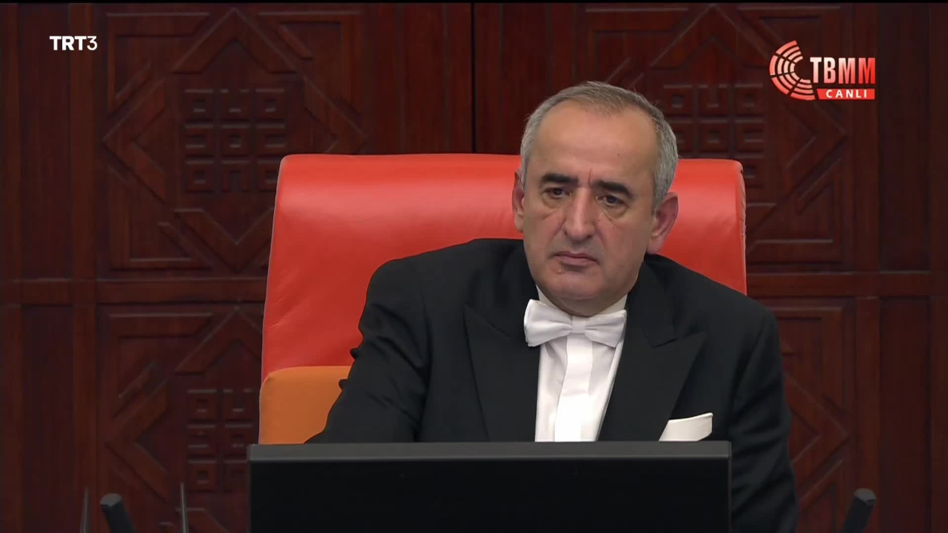 TAHSİN TARHAN’DAN BAKAN VARANK’A: “BİR TEŞVİK BELGESİNİ SANKİ DEVLETİN BÜTÇESİNDEN HARAÇ VERİYORMUŞ GİBİ BURADA ANLATARAK FİRMADA ÇALIŞAN YÜZLERCE KİŞİNİN EKMEĞİYLE OYNAMIŞTIR”