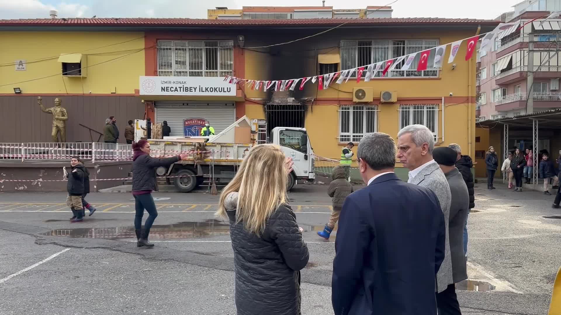 BAŞKAN BATUR YANAN OKULDA İNCELEMELERDE BULUNDU