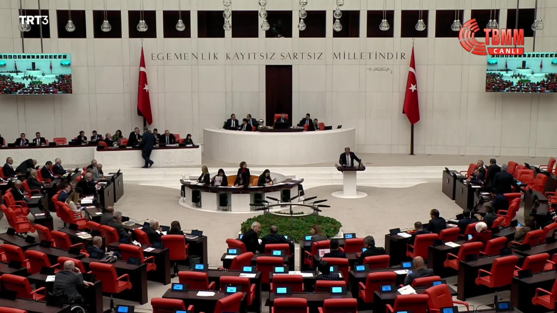 ZEKİ HAKAN SIDALI: “ ‘AÇIM’ DİYENE ‘ŞÜKÜRSÜZ’; ‘FAKİRİM’ DİYENE ‘TATMİNSİZ’ DİYEN BİR İKTİDAR TARAFINDAN YÖNETİLENLER KARAMSARLIĞA DÜŞMESİN DE NE YAPSIN?”
