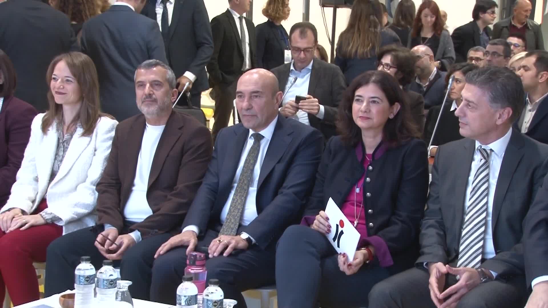 SOYER: “İZMİRLİ GİRİŞİMCİLERİ DÜNYA İLE BULUŞTURUYORUZ”