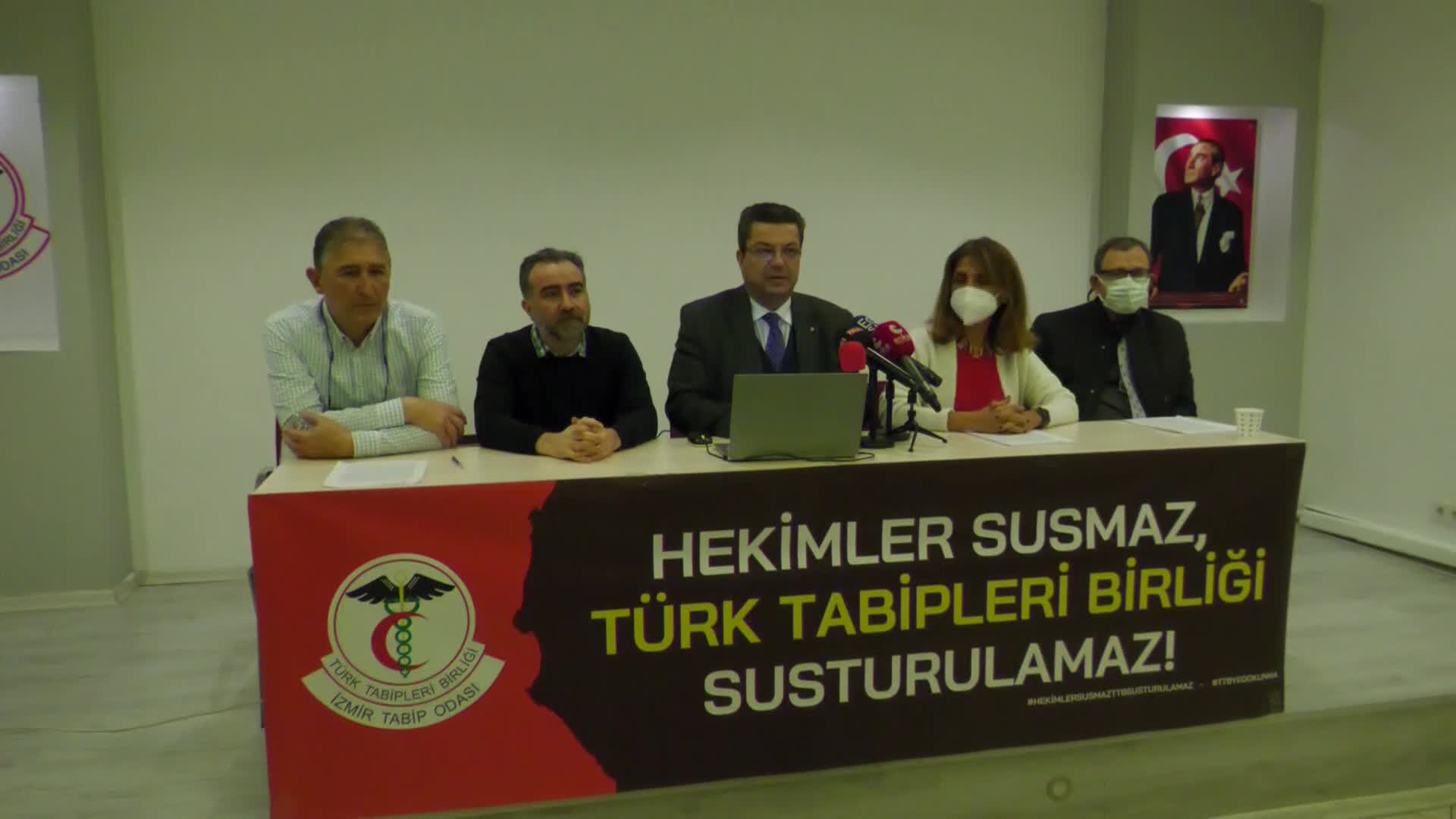 İZMİR TABİP ODASI: "HEKİMLİK DEĞERLERİ, MESLEKİ BAĞIMSIZLIK VE HALKIN SAĞLIK HAKKI İÇİN MÜCADELEYE DEVAM EDECEĞİZ"