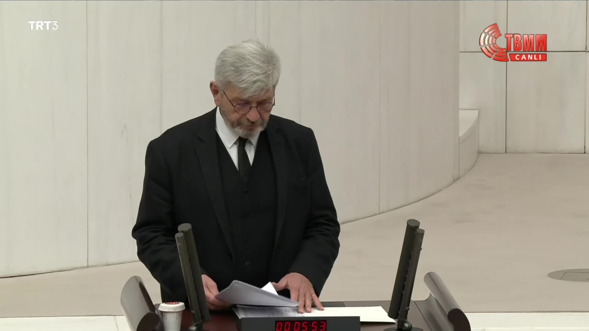 CİHANGİR İSLAM: "SİZİN BU ZENGİNLİĞİNİZ 40 MİLYAR DOLAR CARİ AÇIĞA, 10 MİLYON İŞSİZLİĞE MAL OLDU... ZULÜM GÖRENLER MÜSTESNA. ALLAH BU YÜZDEN BELANIZI VERSİN"