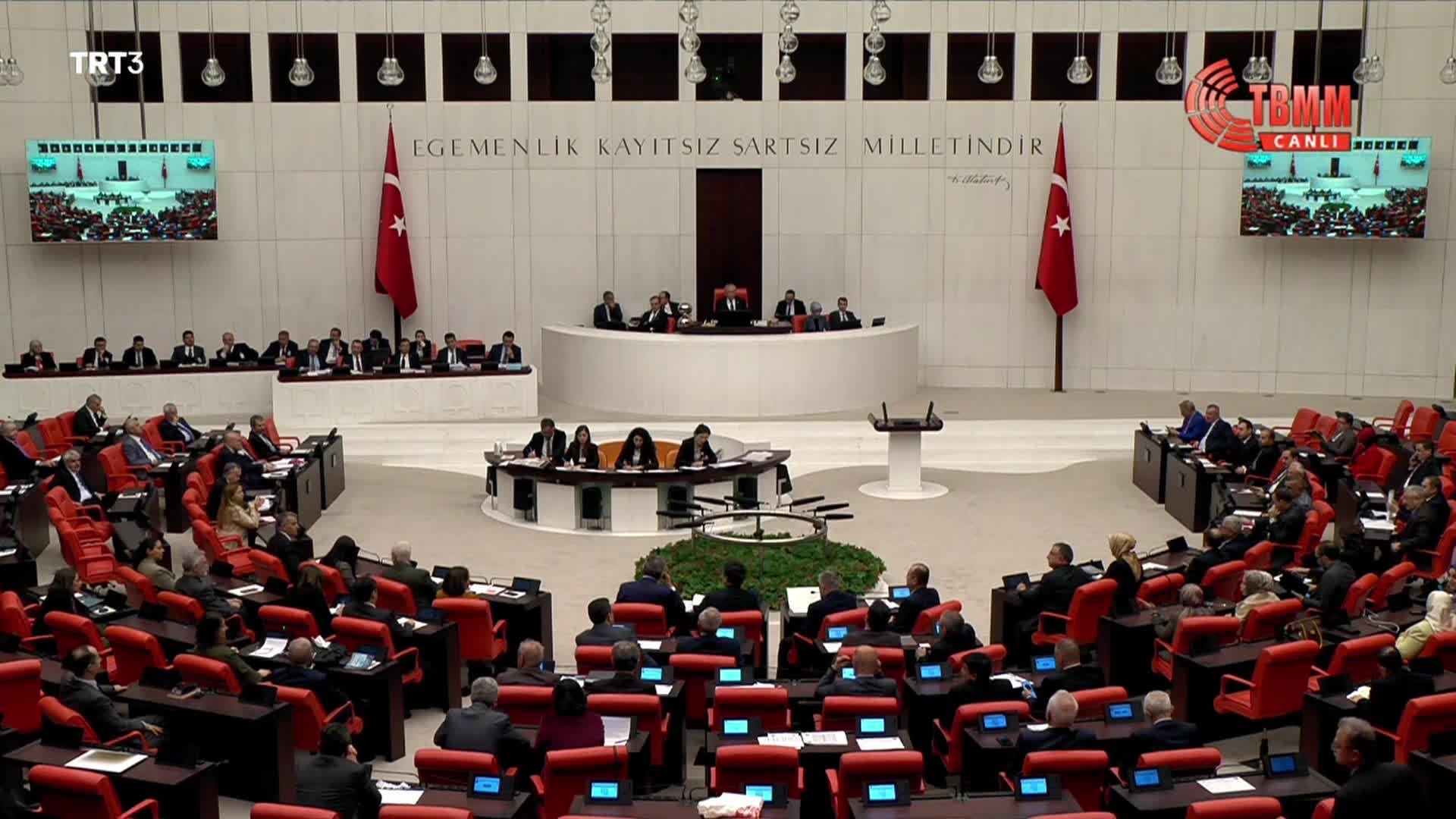 CHP’Lİ ALTAY’DAN FUAT OKTAY’A: “MİLLETİN CEBİNDEKİ KÖR KURUŞU HARİRİ’YE PEŞKEŞ ÇEKMİŞSİN, SENİN İDARE ETTİĞİN DEVLETTEN NE HAYIR GELİR?”