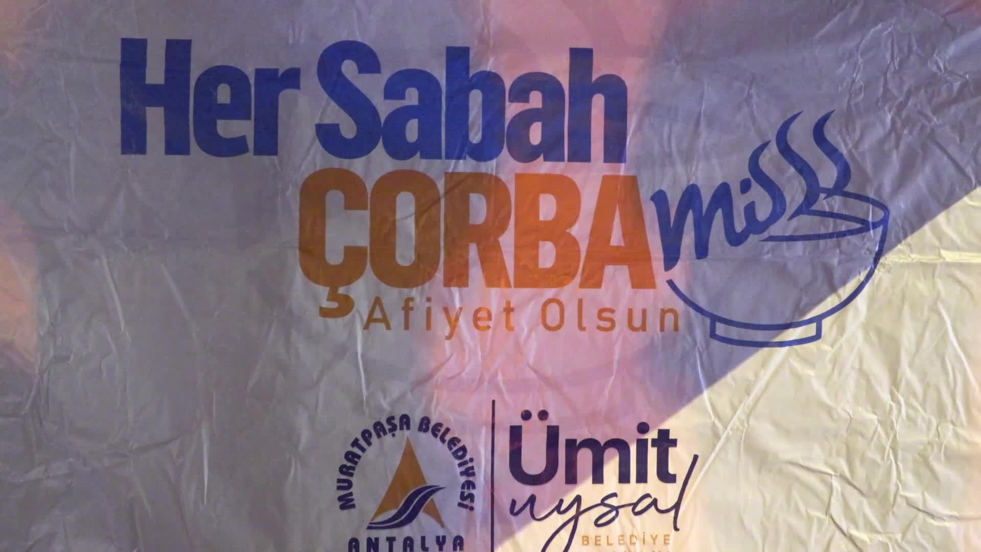 MURATPAŞA BELEDİYESİ'NDEN HER GÜN İKİ NOKTADA SICAK ÇORBA İKRAMI