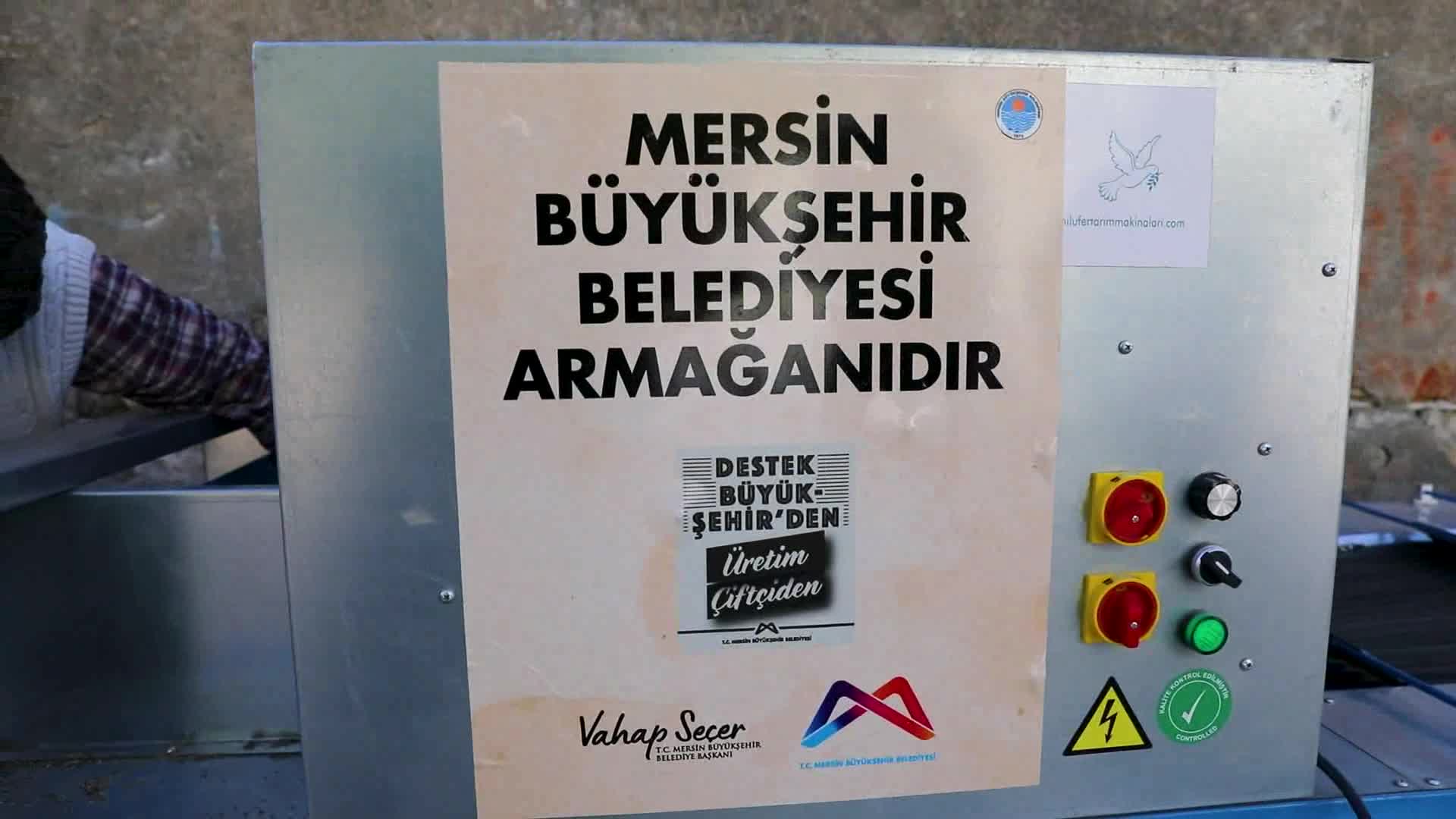 MERSİN BÜYÜKŞEHİR’DEN ÜRETİCİLERE İKİ ADET ZEYTİN BOYLAMA MAKİNESİ DAHA
