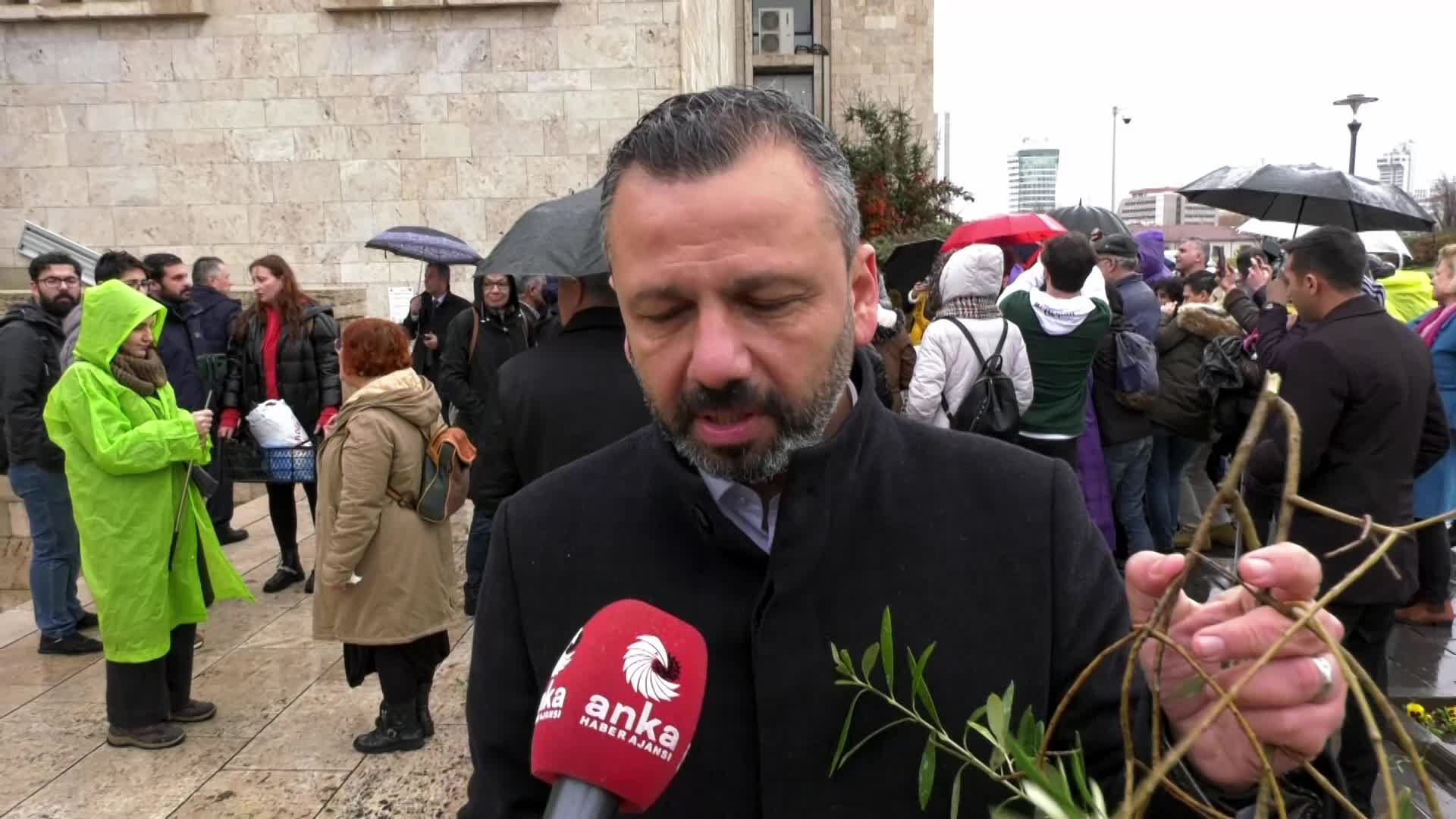 CHP’Lİ ERBAY’DAN “KUTSAL ZEYTİN” ELEŞTİRİSİ: “ONLARIN KUTSALLARI PARA OLMUŞ, BİNDİKLERİ ARABALAR, SARAYLAR OLMUŞ”
