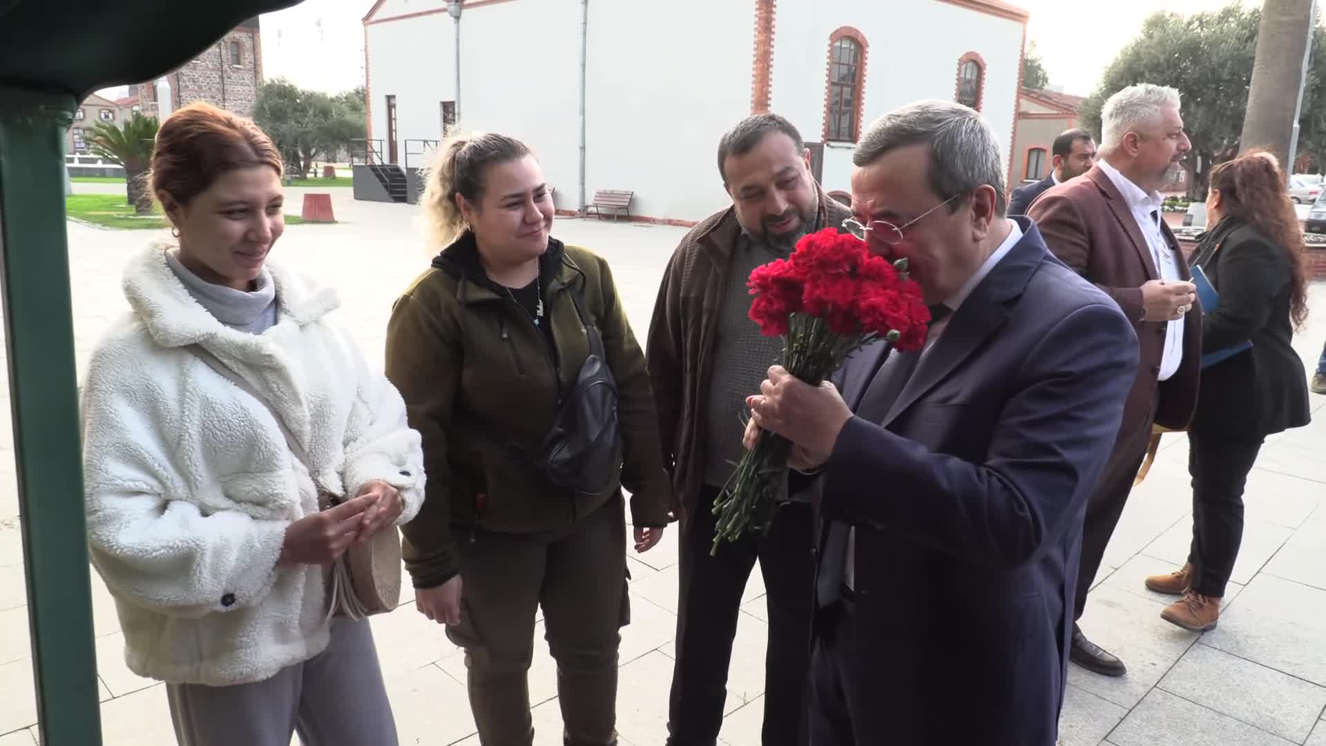 KONAK ROMAN ÇALIŞTAYI BAŞLADI. ABDÜL BATUR: "ROMAN KARDEŞLERİMİZLE BİRLİKTE YOL YÜRÜMEYE DEVAM EDECEĞİZ"