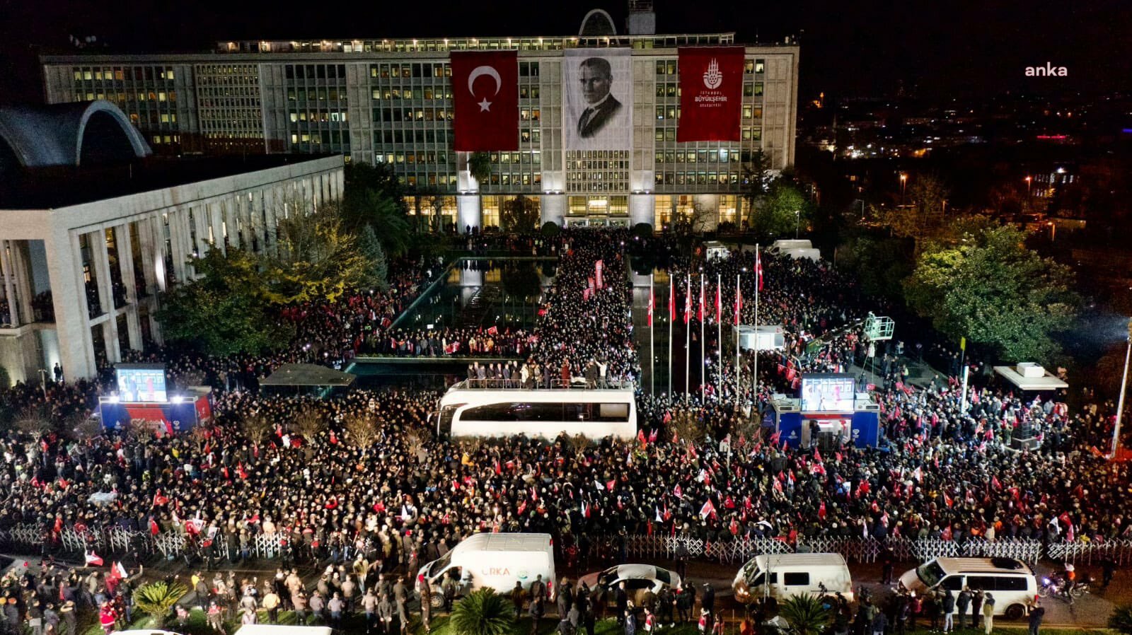 EKREM İMAMOĞLU HAKKINDAKİ KARAR SONRASI SİYASİLERDEN SERT TEPKİLER