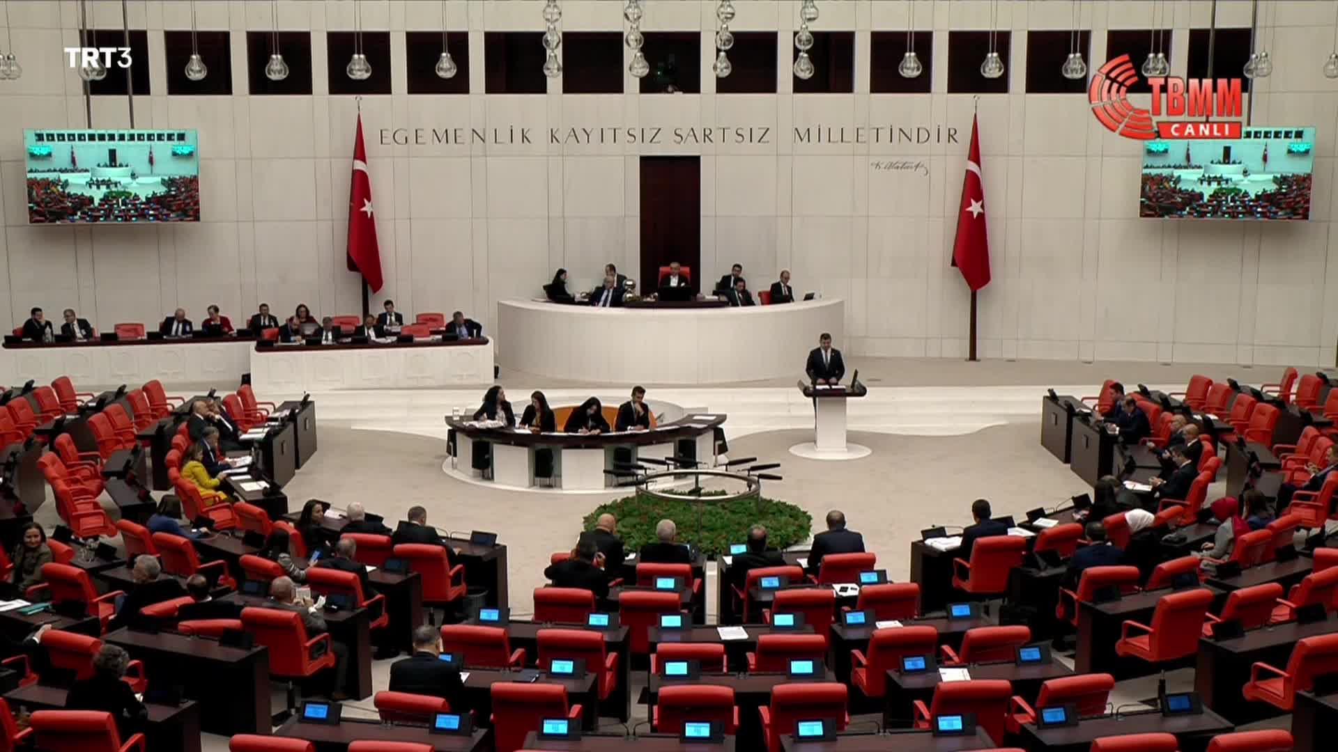 CAVİT ARI: “İNSANLARIN ADALETE OLAN İNANCINI YERE DÜŞÜRDÜNÜZ. SİZİN TERAZİNİZ ARTIK ADALETİ DEĞİL, MENFAATİ TARTIYOR”