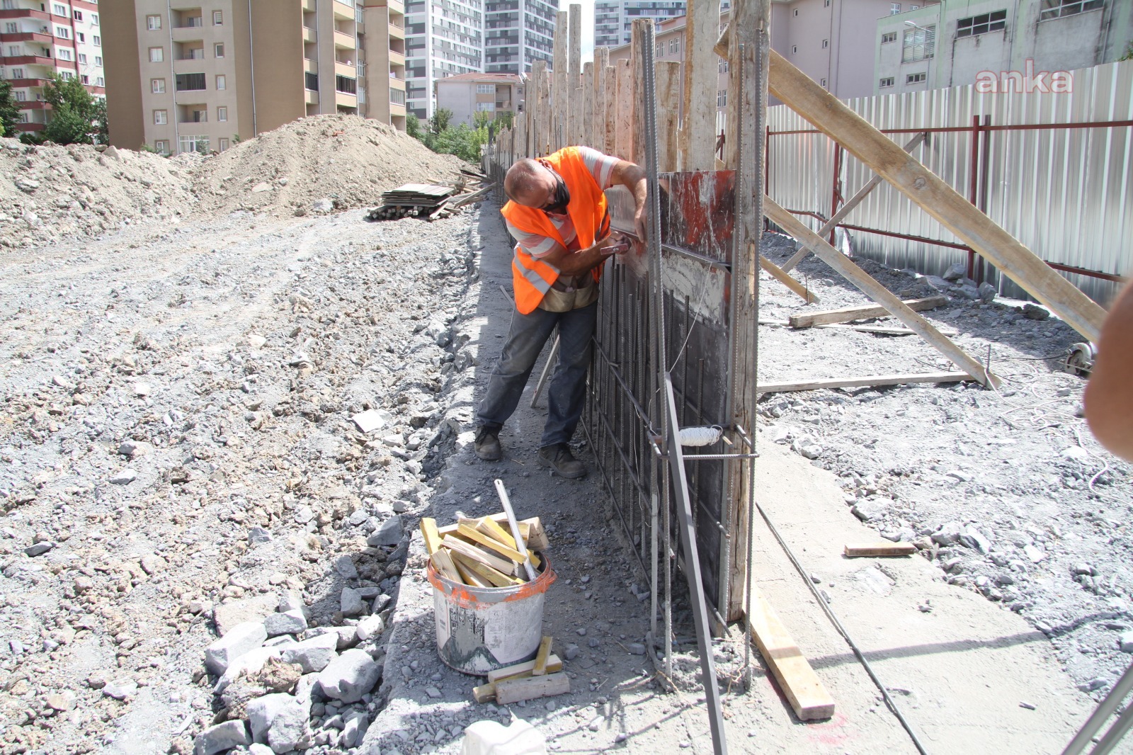 ESENYURT PARKLARINA KAVUŞUYOR