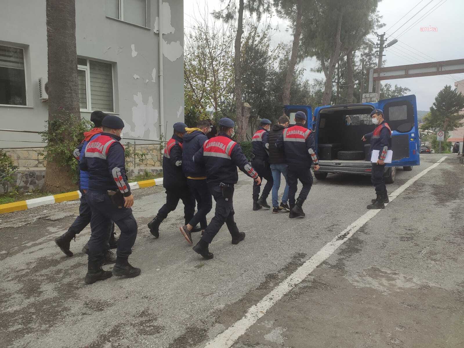 İZMİR'DE ÇEŞİTLİ SUÇLARDAN ARANAN 26 KİŞİ YAKALANDI