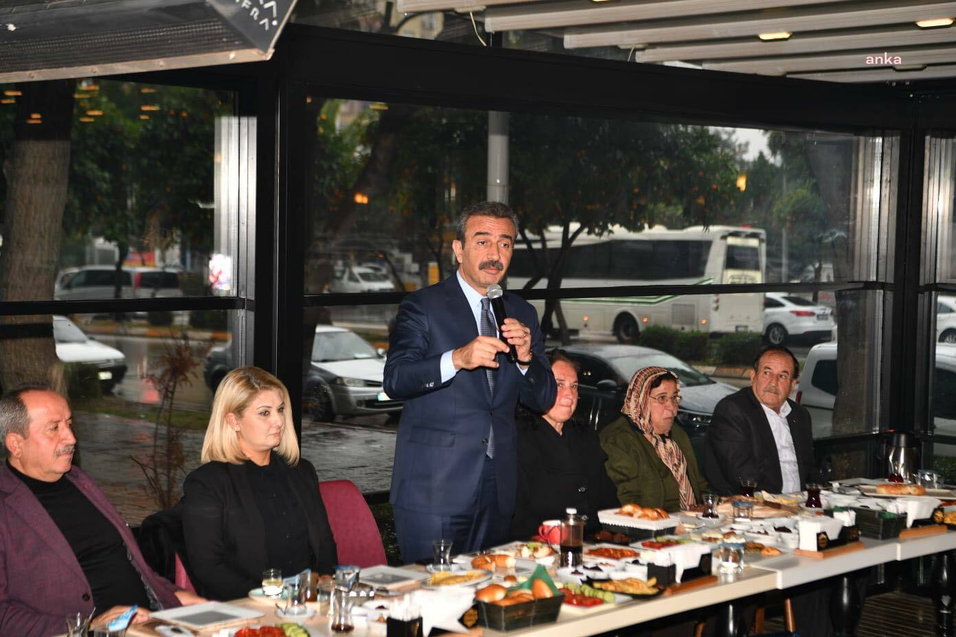 ÇUKUROVA BELEDİYE BAŞKANI ÇETİN, İLÇEDEKİ MUHTARLARLA BULUŞTU