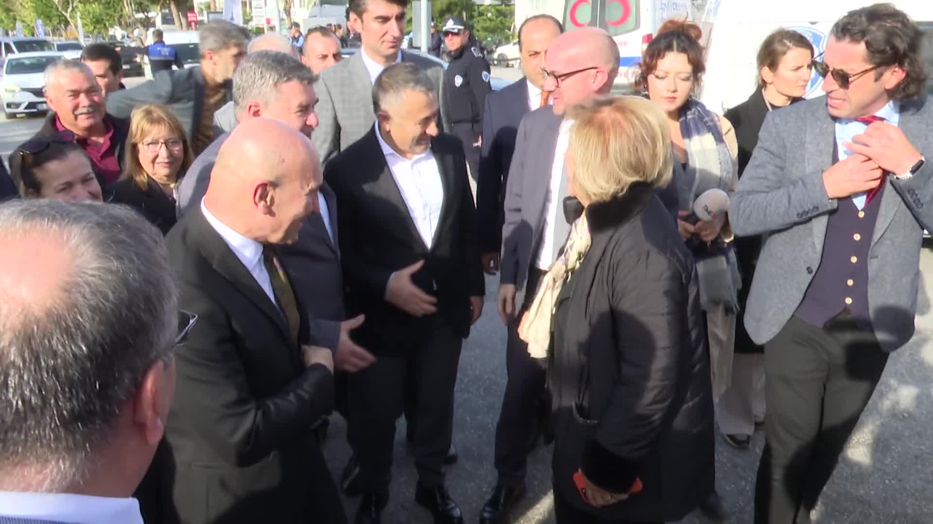 ÇEŞME'DE İÇME SUYU ALTYAPISI YENİLENİYOR... TUNÇ SOYER: "İZMİR'İN GELECEĞİNİ İNŞA EDİYORUZ"