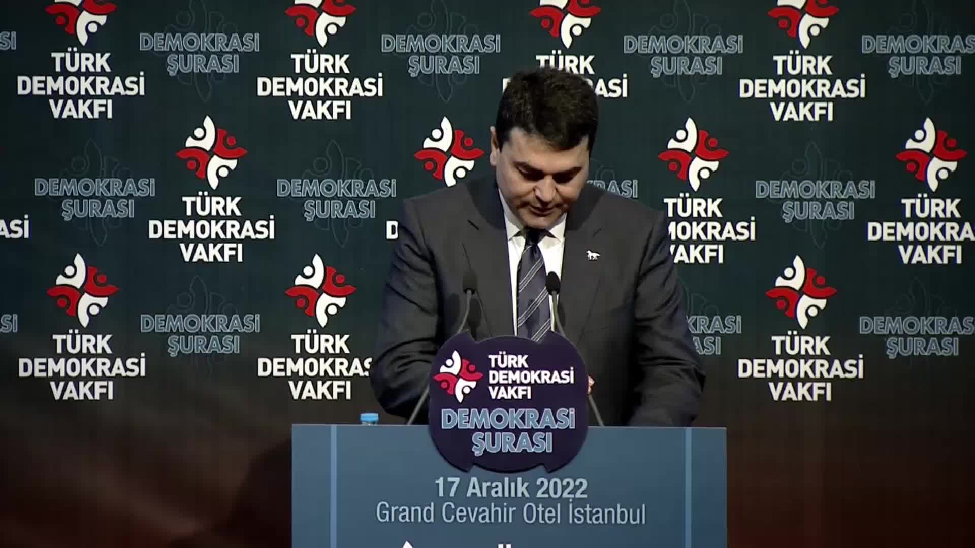TÜRK DEMOKRASİ VAKFI’NIN DÜZENLEDİĞİ DEMOKRASİ ŞURASI… UYSAL: "HİÇ KİMSENİN DEMOKRAT OLMADIĞI, HERKESİN BİRBİRİNİN CELLADI OLDUĞU SÜRECİ SONA ERDİRMEK MECBURİYETİNDEYİZ"