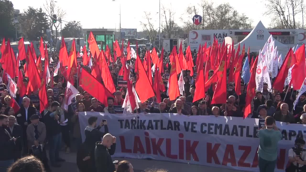 SOSYALİST GÜÇ BİRLİĞİ'NİN TARİKATLARA KARŞI EYLEMİNE SALDIRI GİRİŞİMİNDE BULUNULDU