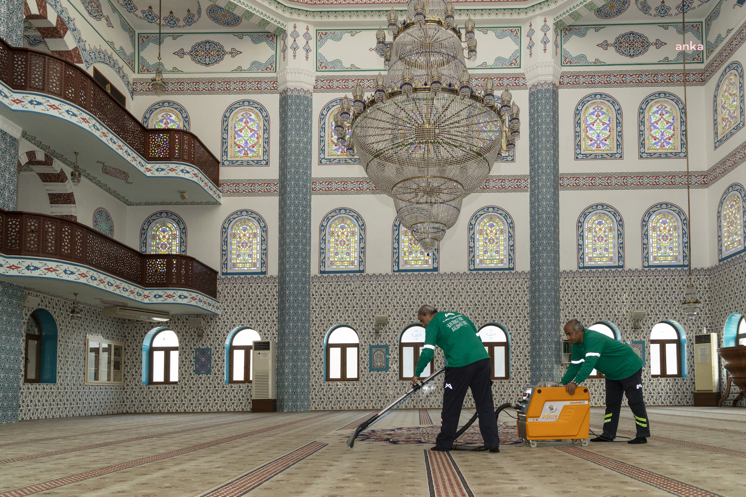 MERSİN BÜYÜKŞEHİR'DEN KENTTEKİ İBADETHANELERDE DÜZENLİ TEMİZLİK ÇALIŞMASI