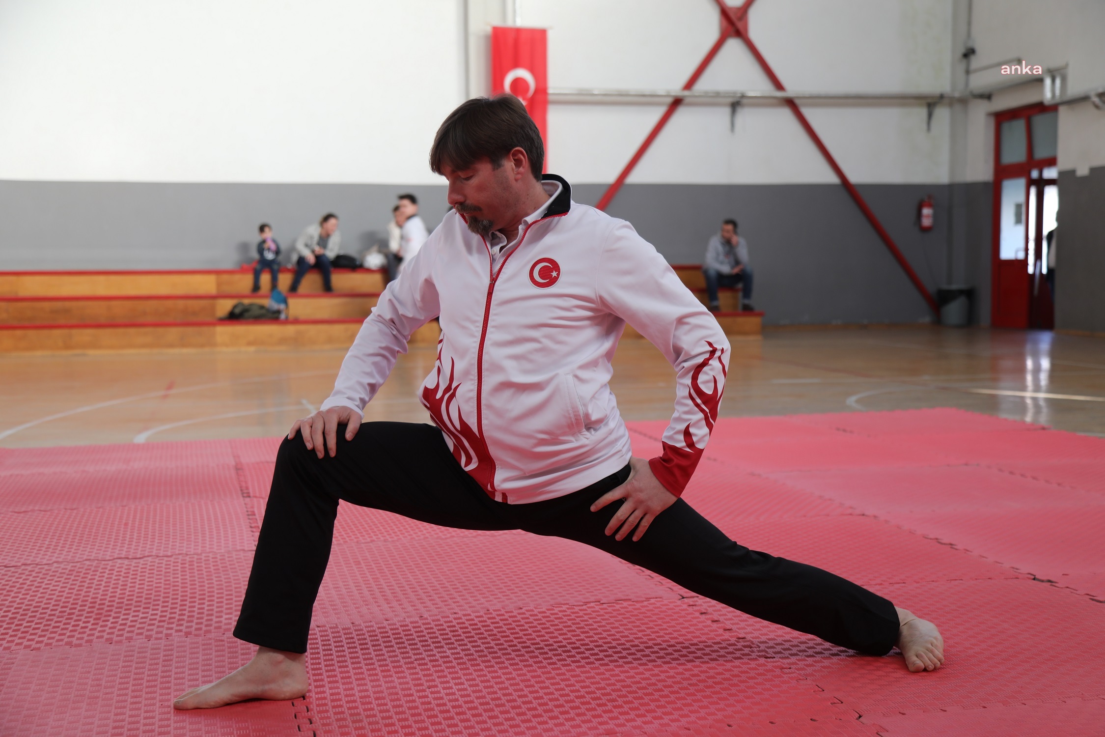 GAZİEMİR BELEDİYESİ TAEKWONDO ANTRENÖRÜ VOLKAN YALÇINKAYA TÜRKİYE ŞAMPİYONU OLDU
