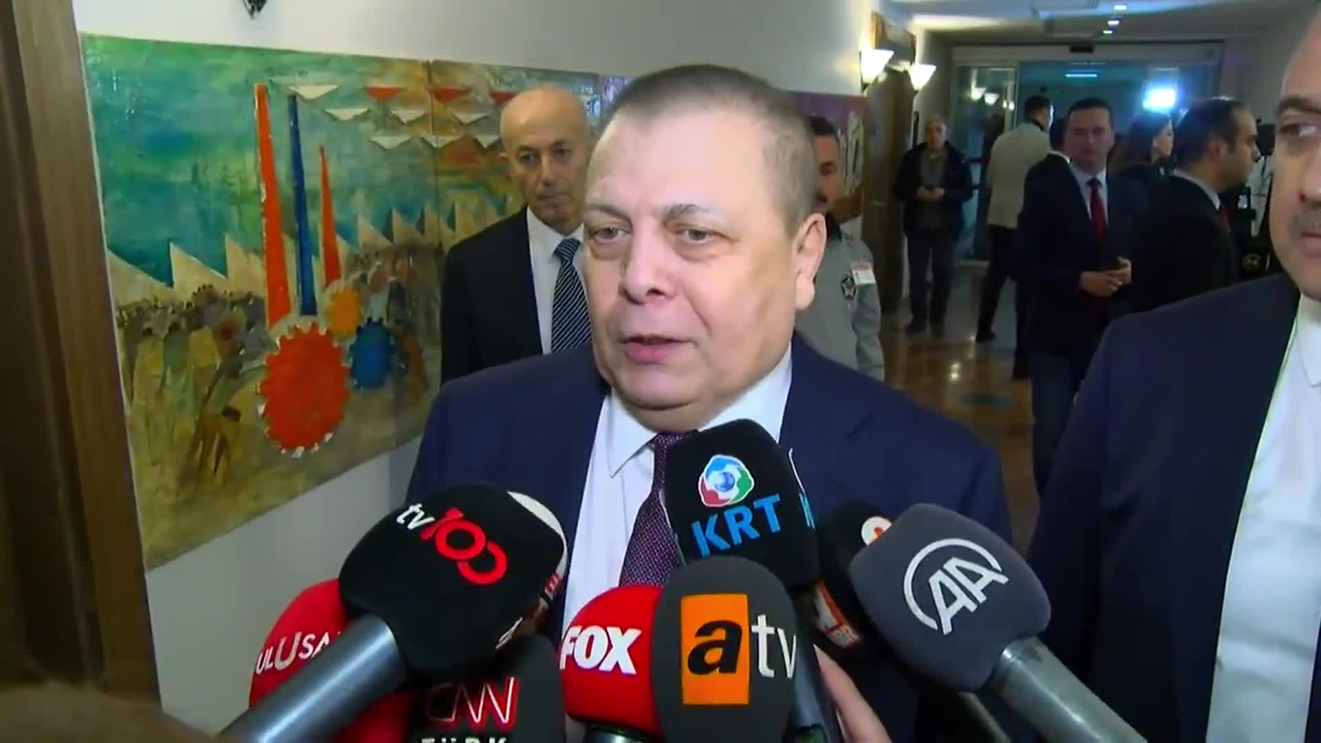 TÜRK-İŞ GENEL SEKRETERİ PEVRUL KAVLAK'TAN ASGARİ ÜCRET AÇIKLAMASI: "BANA SÜREKLİ BİR MESAJ GELİYOR; KÜLLİYE'DE BİR HAZIRLIK OLDUĞUNU SÖYLÜYORLAR, İNŞALLAH ÖYLEDİR"