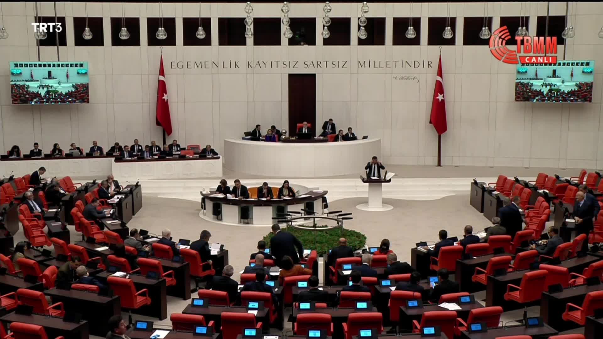 VELİ AĞBABA: YANDAŞA GELİNCE NOEL BABA GİBİSİNİZ. YANDAŞ MÜTEAHHİDE VERGİ AFFI; ‘HO HO HO’. KATAR'A LİMAN KIYAĞI JESTİ; ‘HO HO HO’