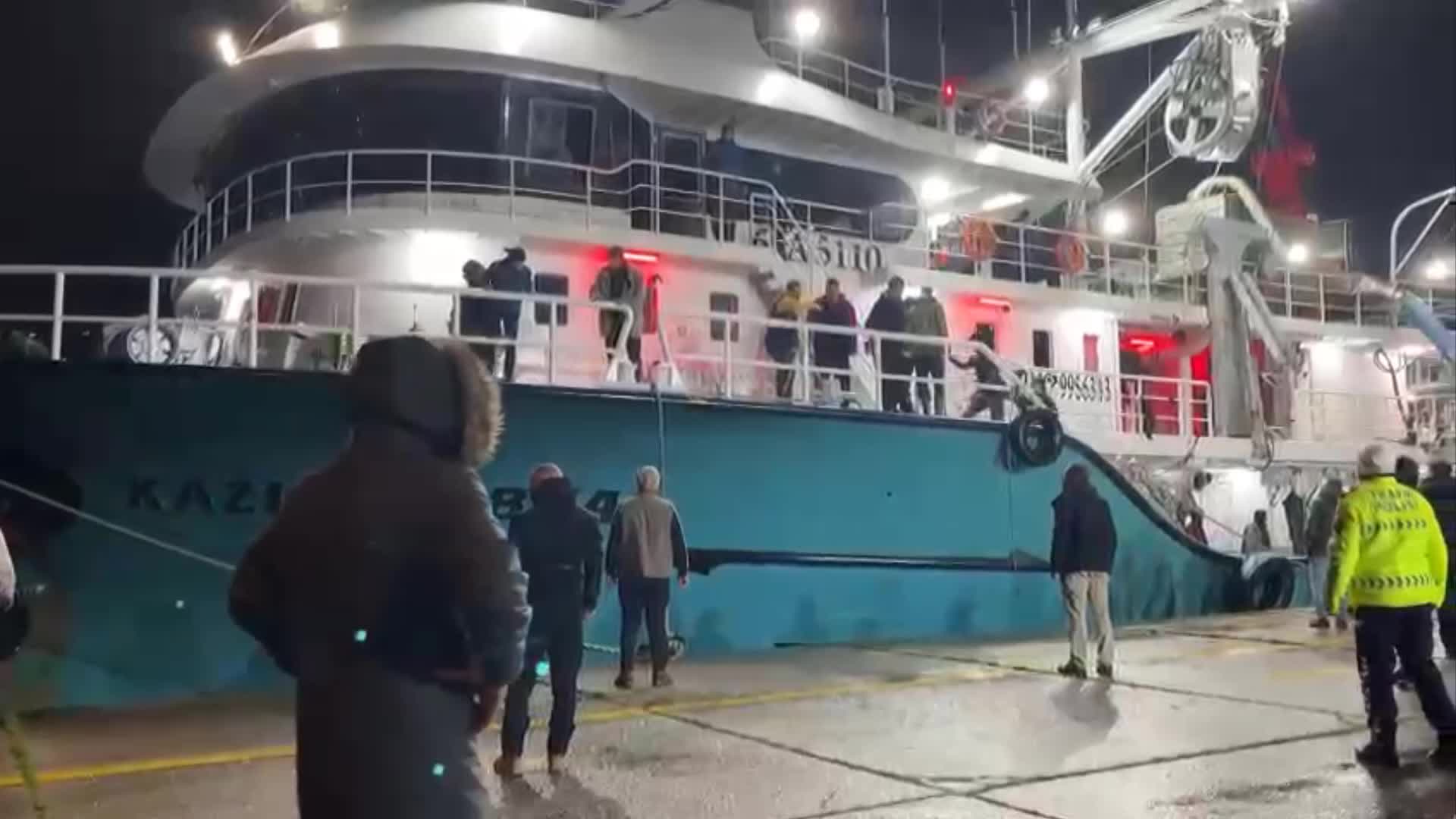 KURU YÜK GEMİSİNDE YANGIN ÇIKTI