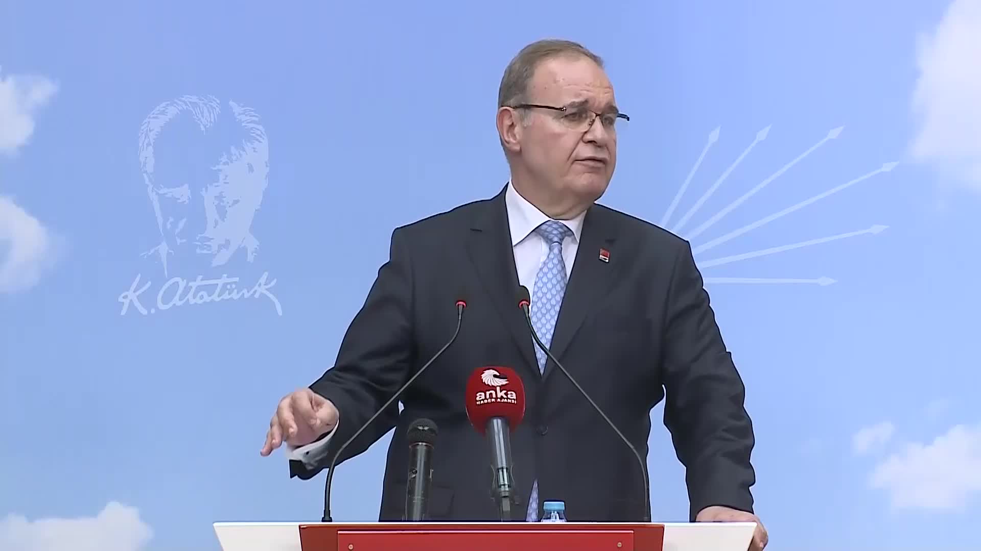 ÖZTRAK'TAN ERDOĞAN'A: MİLLET YİYECEK MAKARNA BULAMAZKEN 'EJDER MEYVELİ SMOOTHİE'LERİ GÖVDENİZE İNDİREN SİZSİNİZ