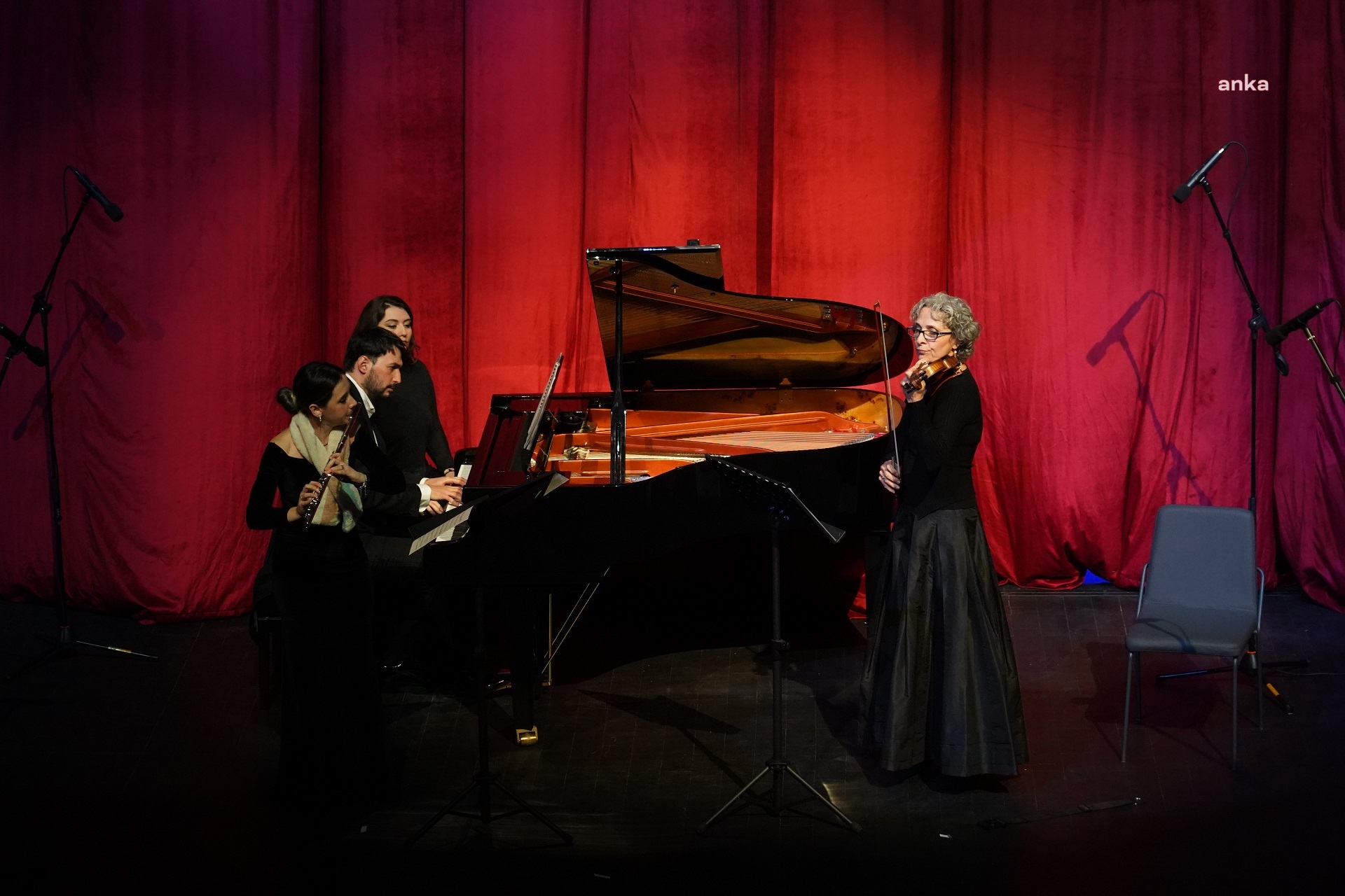 LÜLEBURGAZ'DA EN UZUN GECE SANATLA AYDINLANDI
