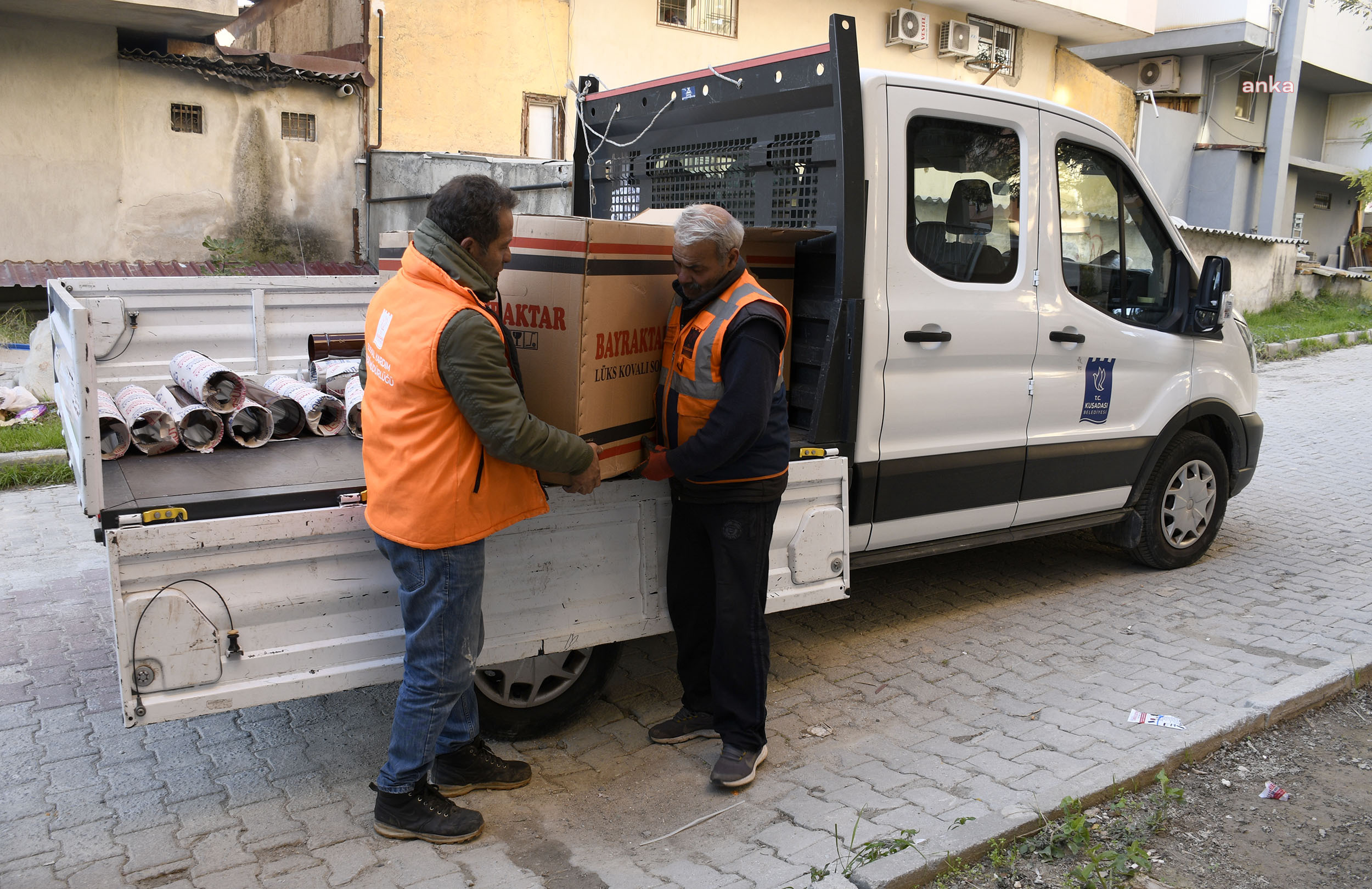 KUŞADASI BELEDİYESİ'NDEN İHTİYAÇ SAHİPLERİNE SOBA YARDIMI