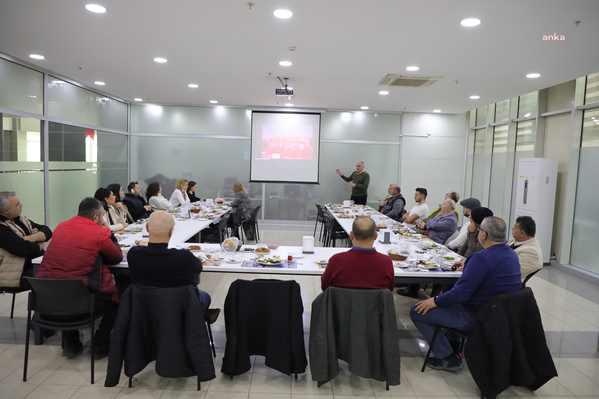 BELEDİYE BAŞKANI SERTASLAN’DAN EMLAK DANIŞMALARIYLA BULUŞMASINDA 'GEMLİK YENİDEN' PROJESİ VURGUSU