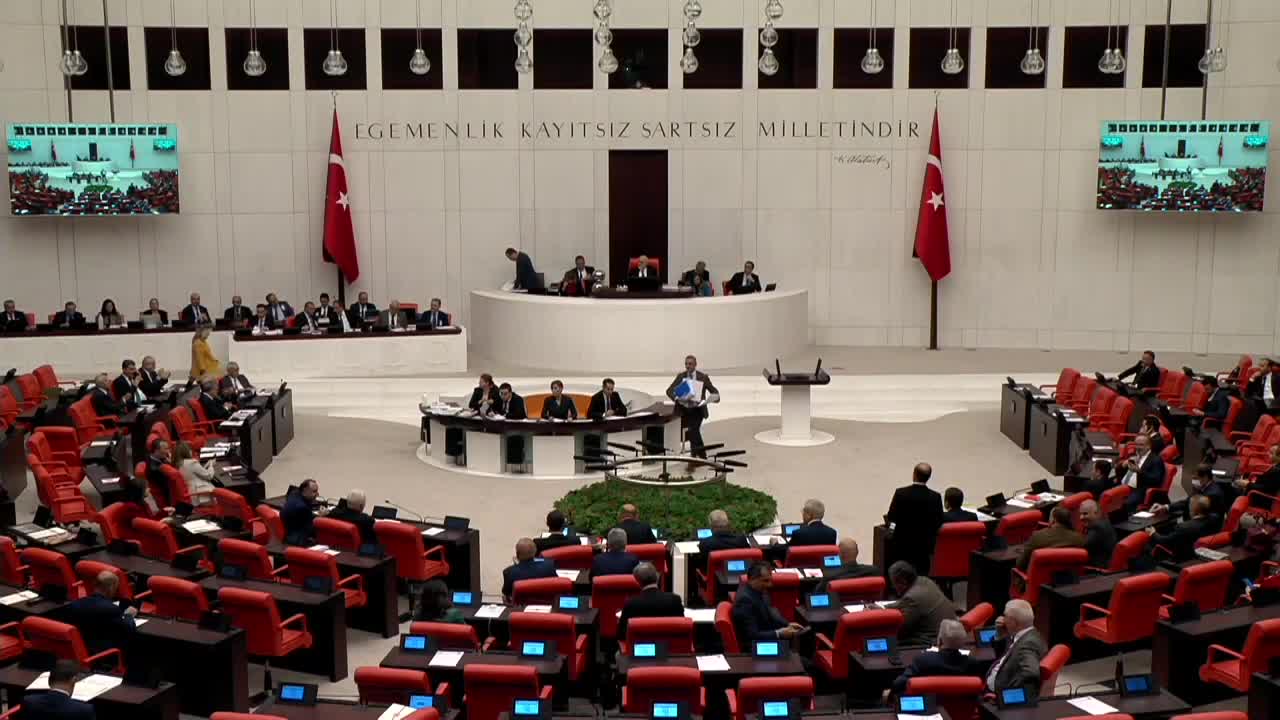 AYLİN CESUR: ÇALIŞANLARIN YARISINDAN FAZLASI ASGARİ ÜCRETLİ VE KAZANDIĞINI ELEKTRİK VE DOĞAL GAZA VERİYOR