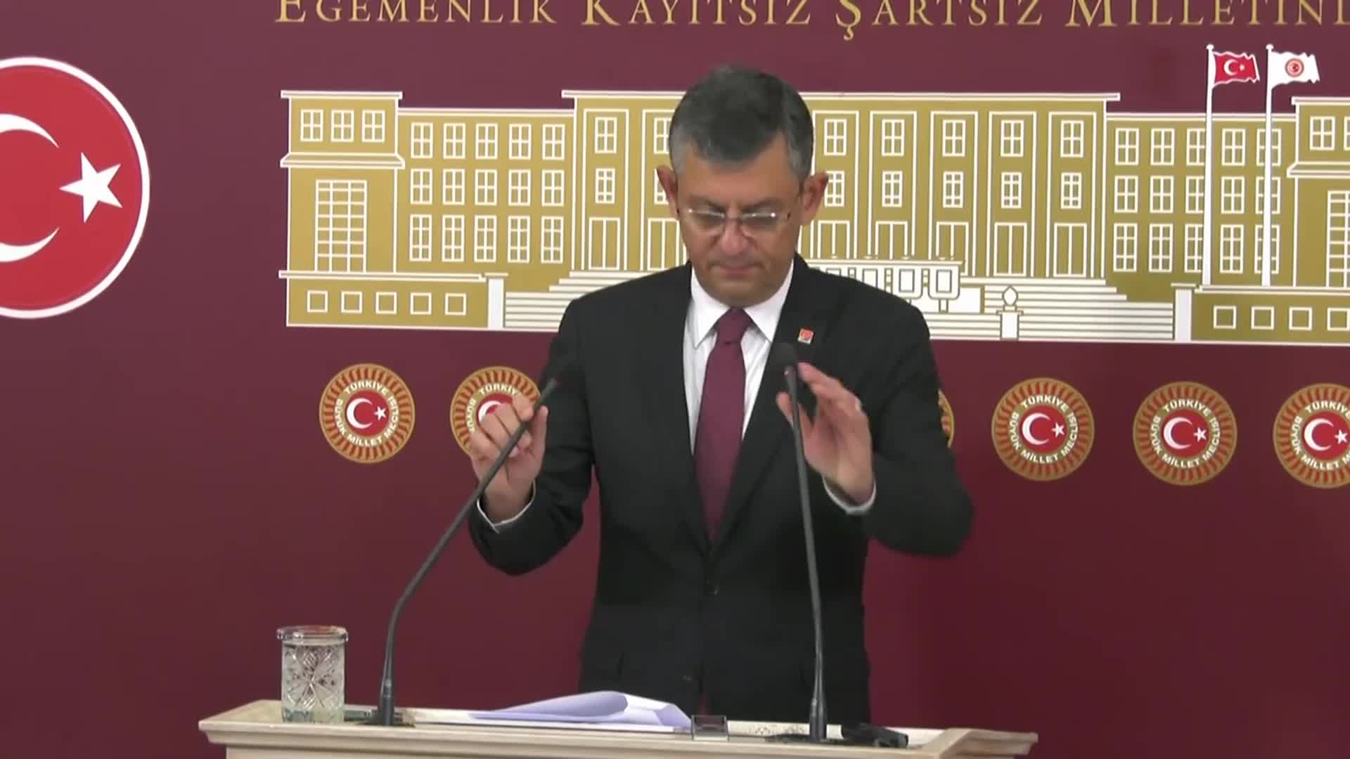 ÖZGÜR ÖZEL, SÜLEYMAN SOYLU’YA SORDU: “BAKAN YARDIMCIN İSMAİL ÇATAKLI’NIN KARDEŞİ FETÖ FİRARİSİ Mİ, DEĞİL Mİ KARDEŞİM?”