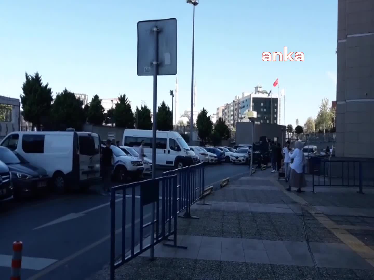 IŞİD’İN ÜST DÜZEY YÖNETİCİSİ AL SUMAİDAİ HÂKİM KARŞISINA ÇIKTI. AL SUMAİDAİ’NİN EŞİ TAHLİYE EDİLDİ