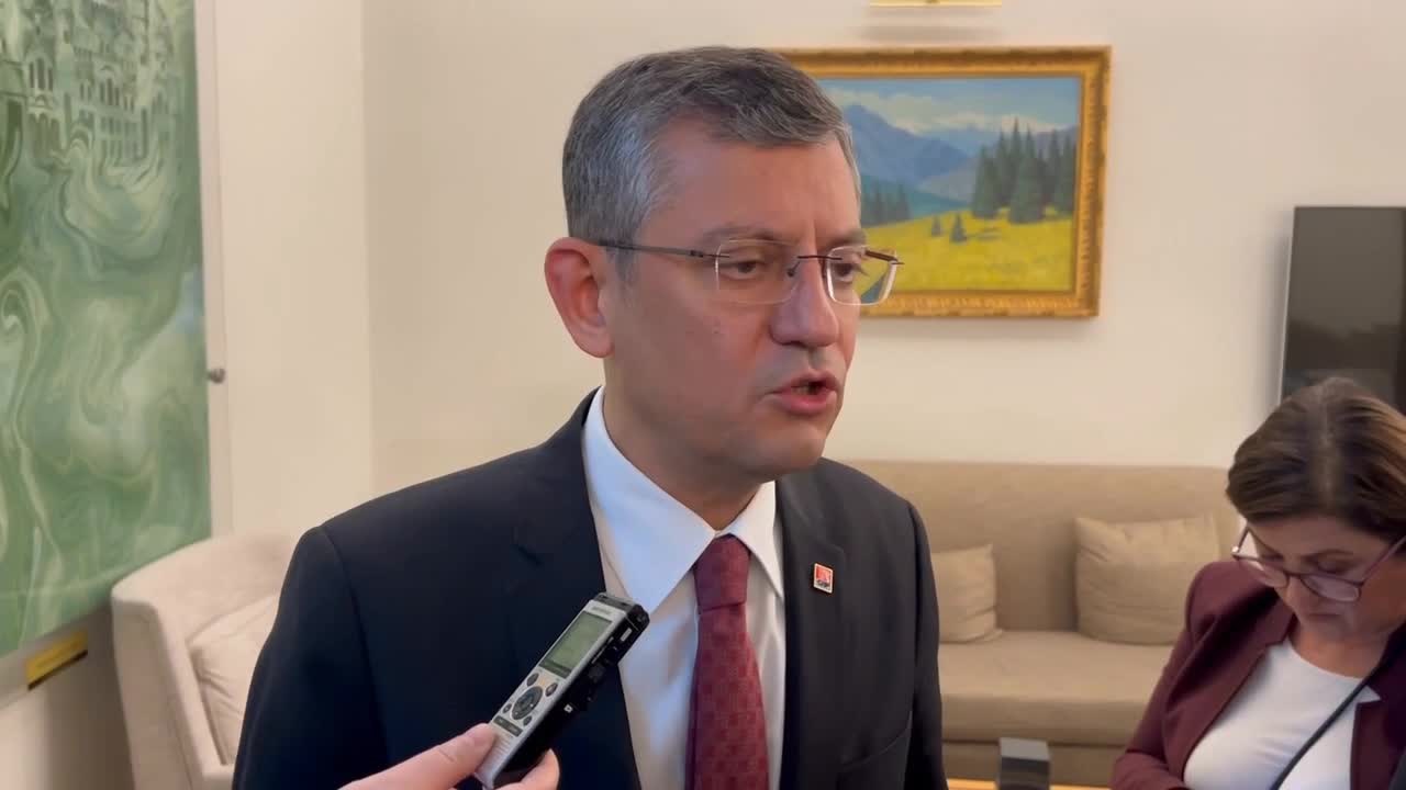 ÖZGÜR ÖZEL'DEN BÜLENT TURAN'A: "SAHTEKARLIKLA İKTİDARDA KALACAĞINI DÜŞÜNÜYORSA BU BİR ZAVALLILIK İŞARETİDİR"
