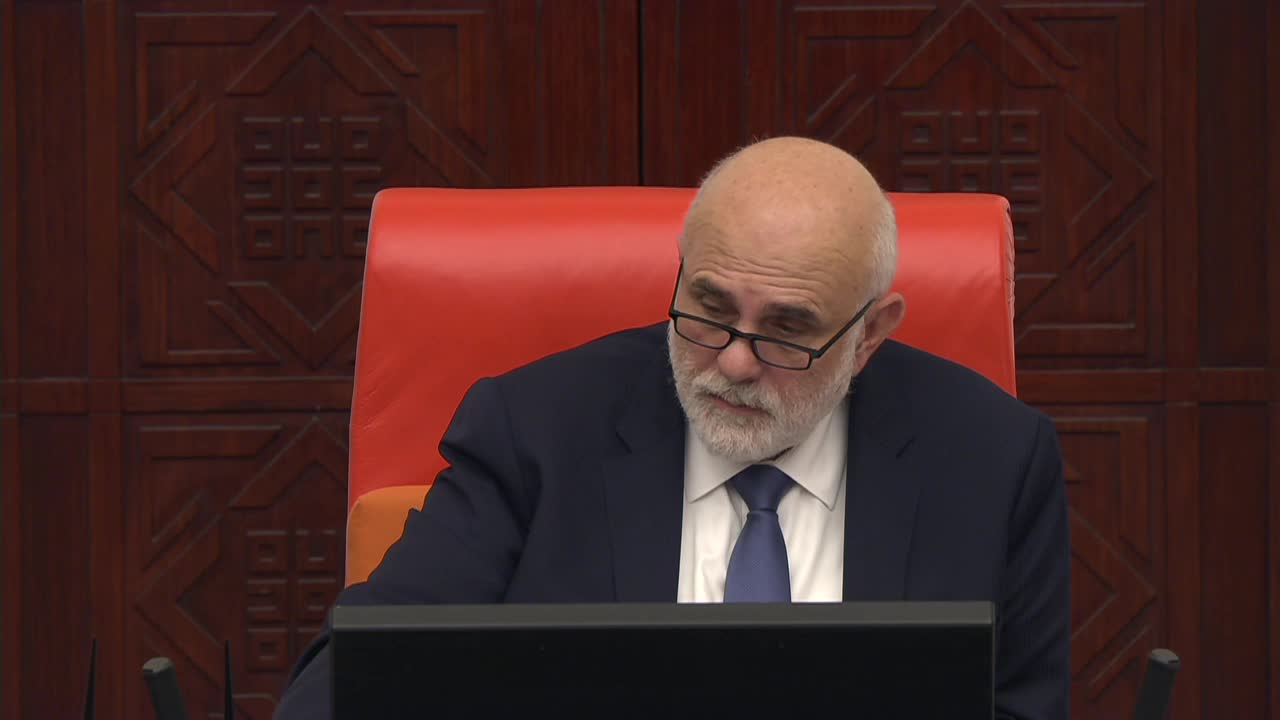 SİBEL ÖZDEMİR’DEN OHAL KOMİSYONU TEPKİSİ: TEKLİF SAHİBİ SAYIN ÇAKIR, 89 TANE DOSYANIN KALDIĞINDAN BAHSETTİ; MADEM ÖYLE, BU KOMİSYON BUNLARI TAMAMLASIN BİR AY İÇERİSİNDE VE GÖREVİNİ TAMAMLAYIP LAĞVEDELİM ARTIK BU KOMİSYONU
