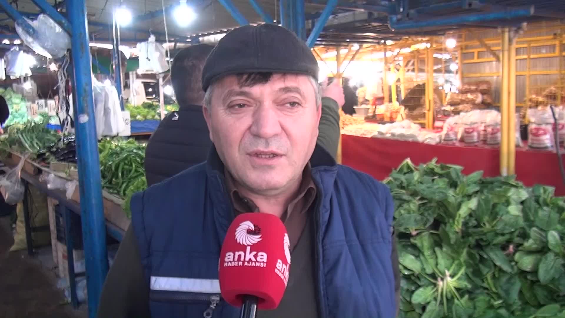 SİNOPLU PAZARCI: "BUGÜN DOMATESİ 10 LİRAYA ALIYORUZ, 13 -15 LİRAYA SATIYORUZ. 15 LİRAYA SATSAK DA PARA KAZANAMIYORUZ"