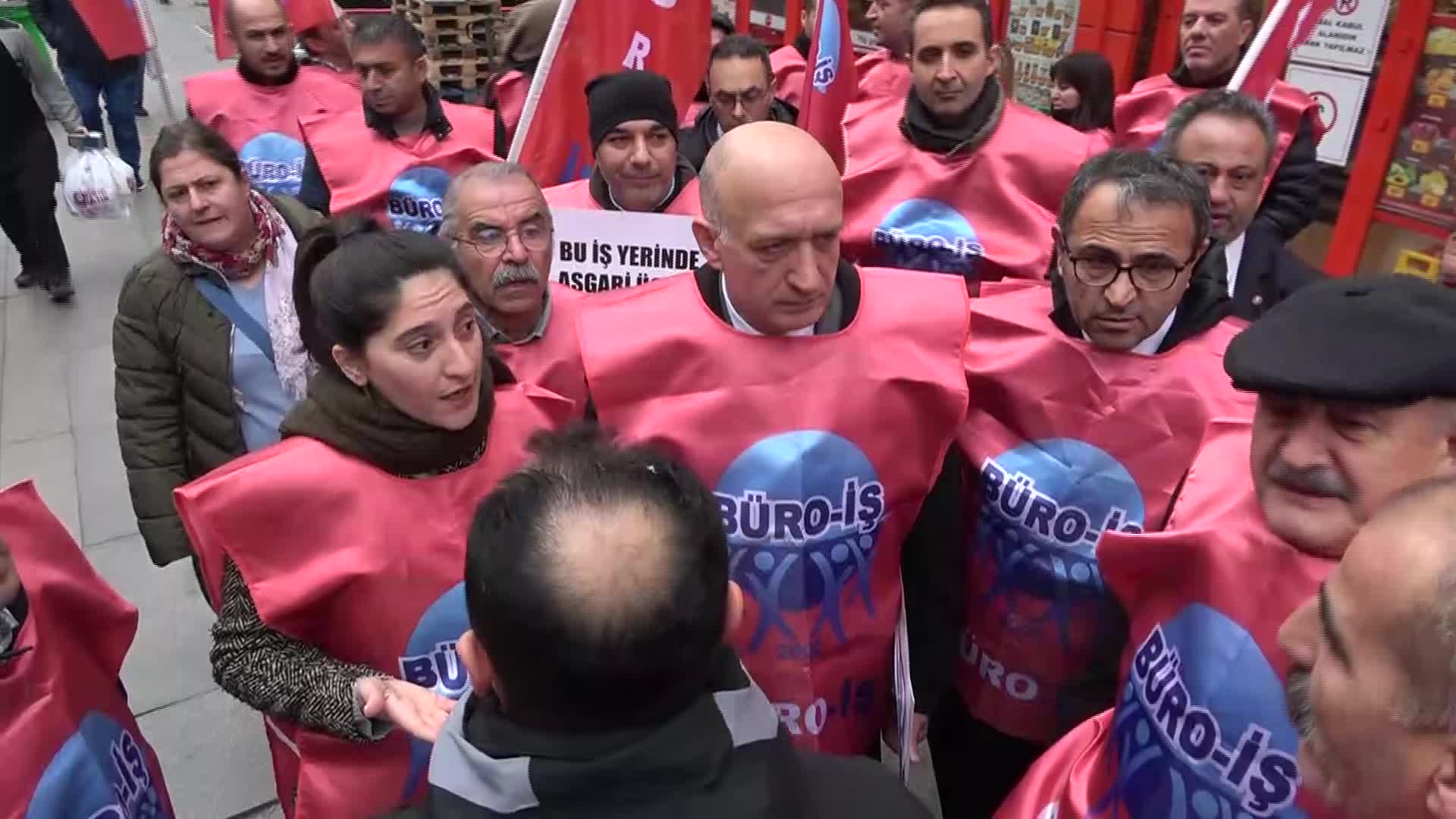 BÜRO İŞ’TEN MAAŞ PROTESTOSU. ALAY HAMZAÇEBİ: “EN DÜŞÜK MEMUR MAAŞI ASGARİ ÜCRETİN ALTINDA KALDI. YOKSULLUK SINIRI OLAN 26 BİNİN ÜZERİNDE OLMALI"