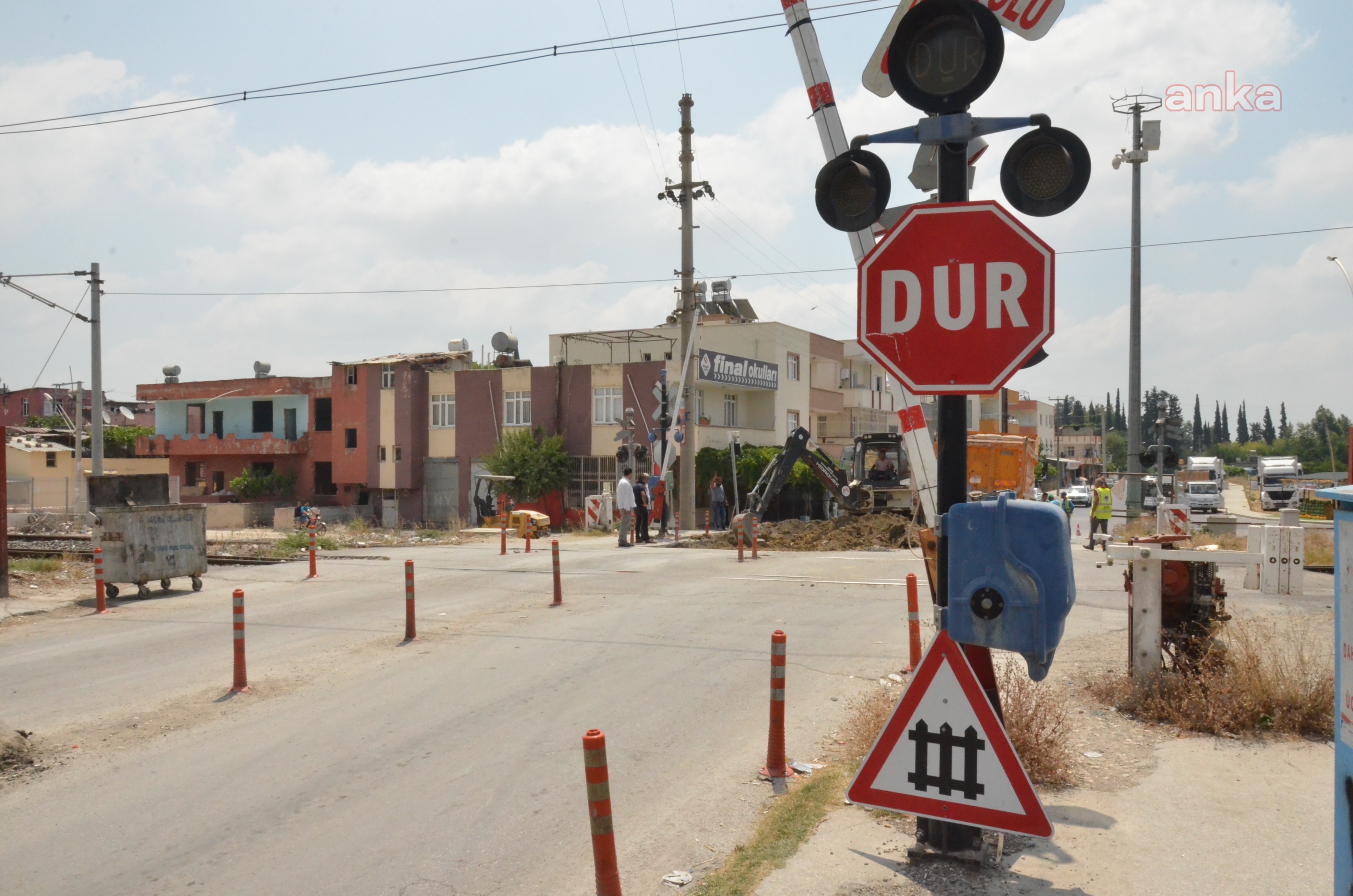 MERSİN BÜYÜKŞEHİR’DEN HEMZEMİN GEÇİTTE ASFALTLAMA ÇALIŞMASI