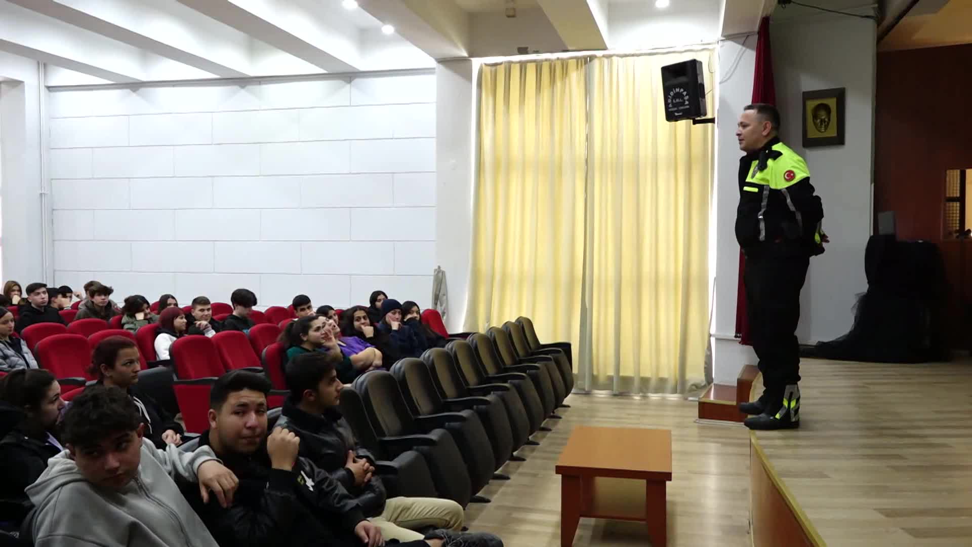 MARMARİS'TE ÖĞRENCİLERE MOTOR VE BİSİKLET KULLANIM KURALLARI ANLATILDI
