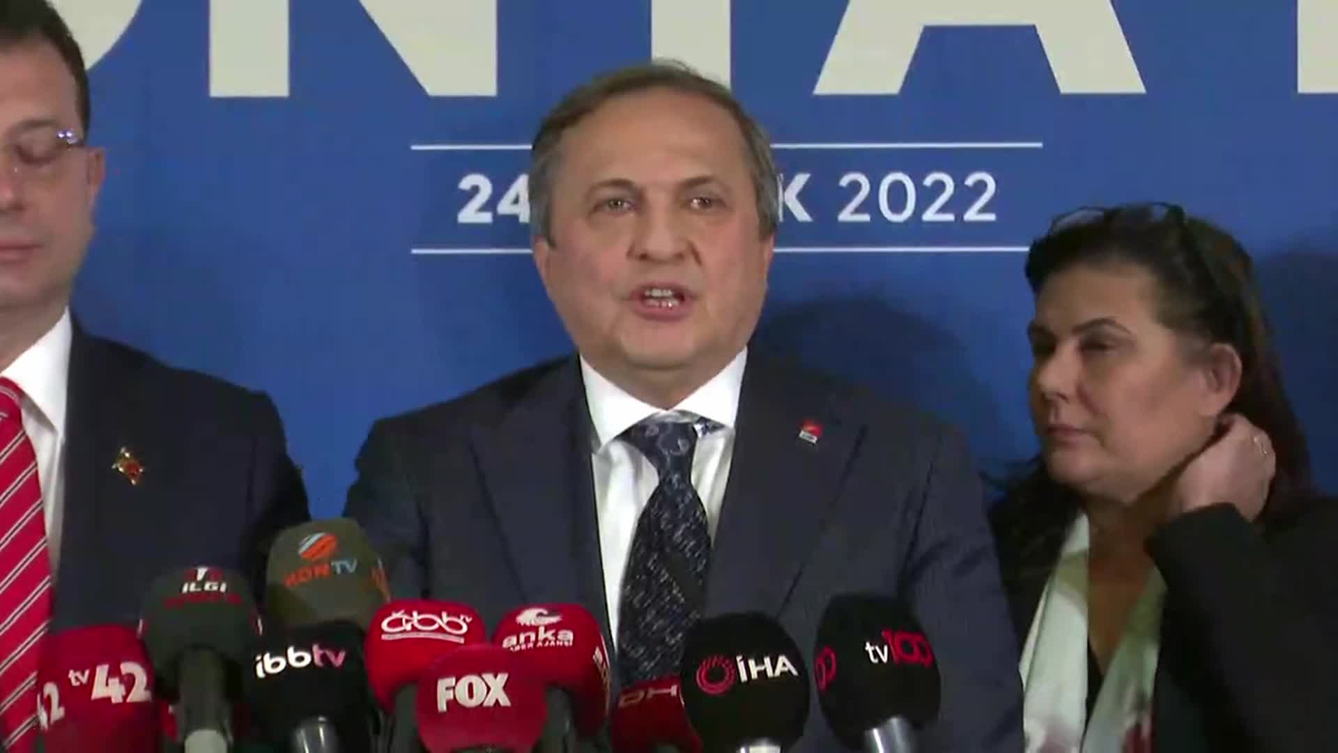 CHP’Lİ 11 BÜYÜKŞEHİR BELEDİYE BAŞKANINDAN ORTAK AÇIKLAMA: "İKTİDAR; SİYASİ MÜCADELESİNİ MERTÇE YAPMAK YERİNE YARIŞA AVANS OLARAK BAŞLAMAK İSTEMEKTEDİR. MİLLET, KENDİSİNE SINIRSIZ GÜÇ VEHMEDENLERE SANDIKTA TARİHİ BİR DERS VERECEKTİR”