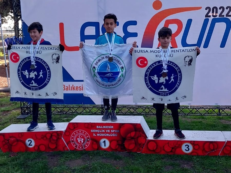 GEMLİK BELEDİYESPOR BANDIRMA’DAN 3 ALTIN MADALYAYLA DÖNDÜ