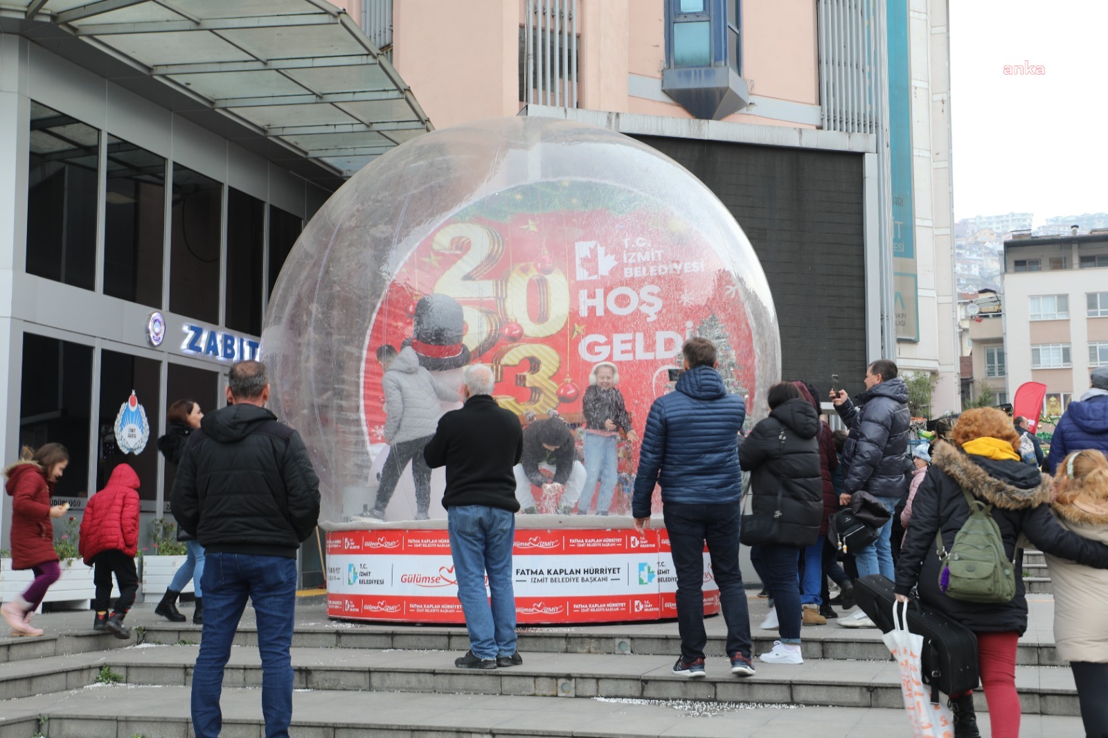 İZMİT'TE YILBAŞI EL EMEĞİ PAZARI’NA YOĞUN İLGİ