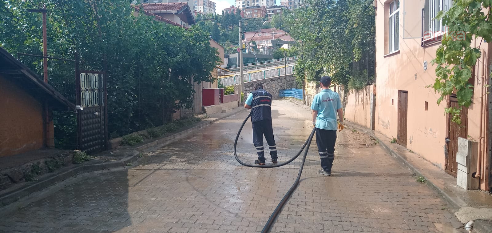 İZMİT CADDELERİ, NORMALLEŞME DÖNEMİNDE DE KARIŞ KARIŞ DEZENFEKTE EDİLİYOR