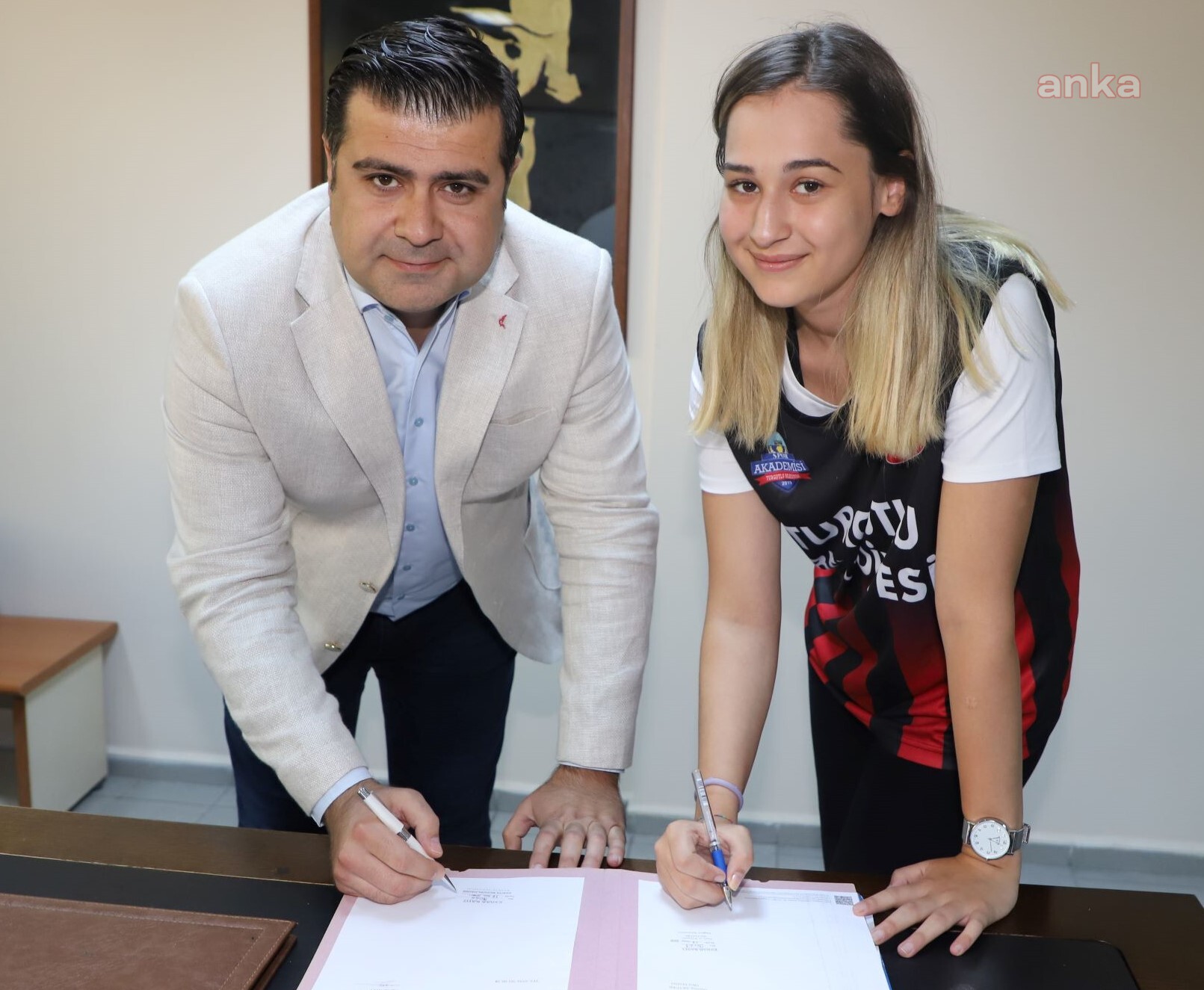 TURGUTLU BELEDİYESPOR, SUDE GENÇER İLE SÖZLEŞME İMZALADI