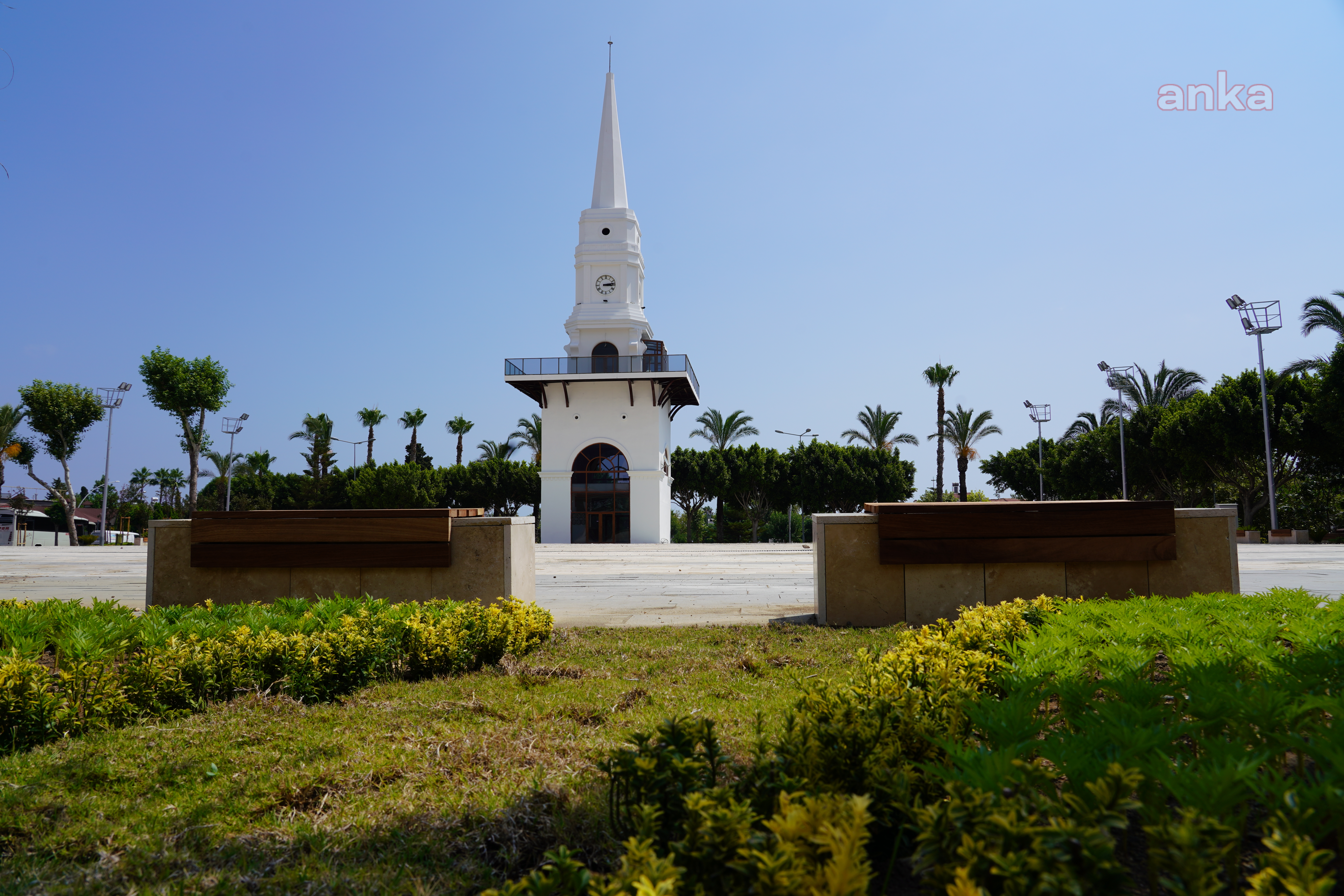 KEMER CUMHURİYET MEYDANI, ADINA YAKIŞIR HALE GETİRİLDİ