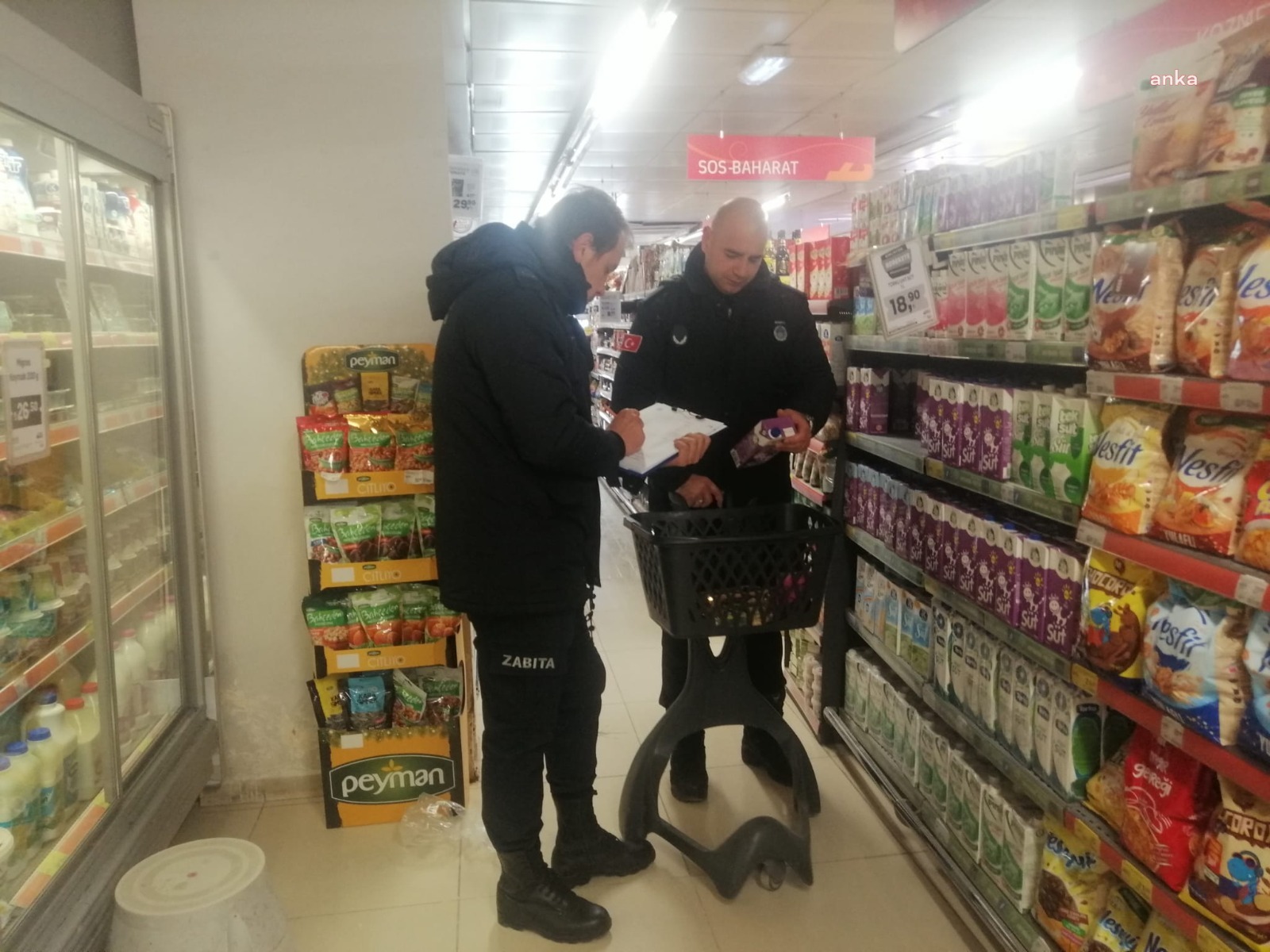 BİLECİK BELEDİYESİ ZABITA EKİPLERİNDEN MARKETLERDE DENETİM