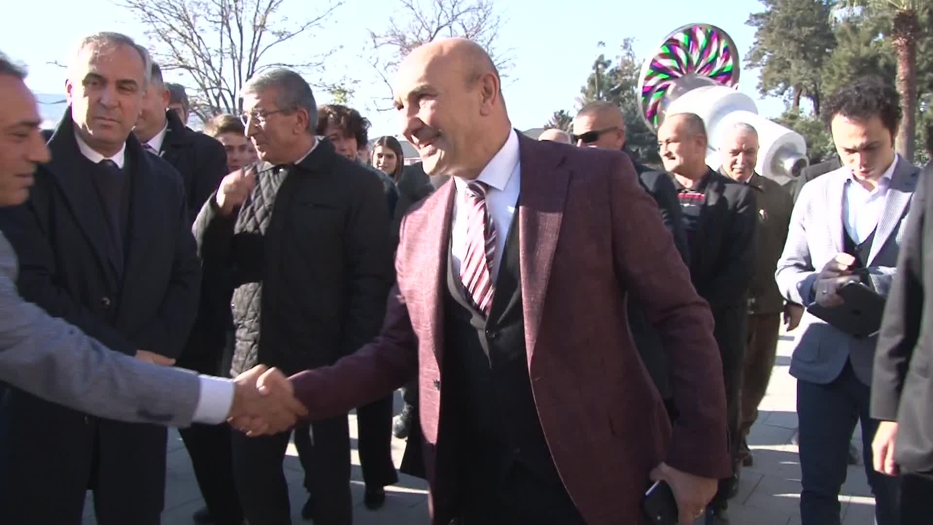 TUNÇ SOYER, 'SÜNGER KENT İZMİR' PROJESİNİ TANITTI: "GELİN, HEP BİRLİKTE, İZMİR'İN GELECEĞİNİ İNŞA EDELİM"
