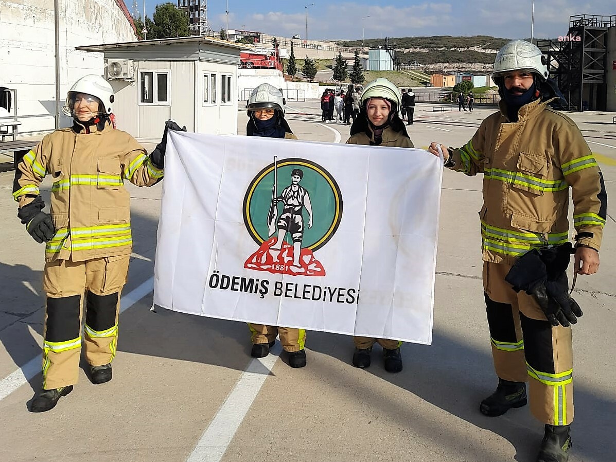 ÖDEMİŞ BELEDİYESİ’NİN ARAMA KURTARMA EKİBİ YANGIN SÖNDÜRME EĞİTİMİ ALDI