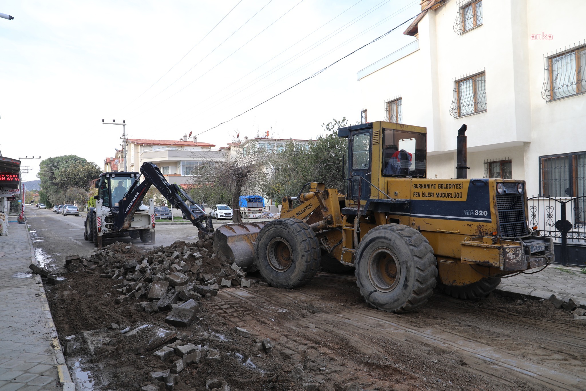 BURHANİYE’DE SON 1 YILDA 1 MİLYON 100 BİN METREKARE YOL YAPILDI