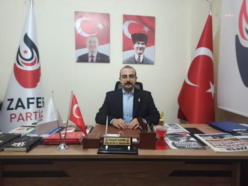 ZAFER PARTİSİ MALATYA İL BAŞKANI VE YÖNETİCİLERİNE "YERLİ VE MİLLİ ESCOBAR" PANKARTI NEDENİYLE PARA CEZASI VERİLDİ