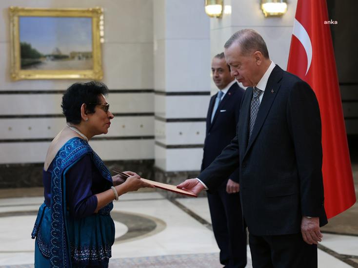 SRİ LANKA BÜYÜKELÇİSİ DİSSANAYAKE, CUMHURBAŞKANI ERDOĞAN’A GÜVEN MEKTUBUNU SUNDU