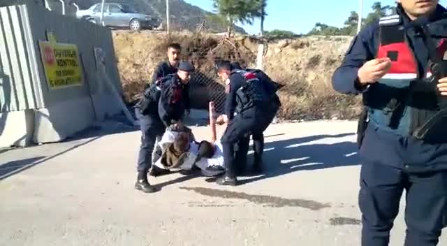 BAĞIMSIZ MADEN-İŞ SENDİKASI'NIN POLYAK MADENCİLİK’İN ÖNÜNDEKİ PROTESTOSUNA JANDARMA MÜDAHALE ETTİ: 2 GÖZALTI